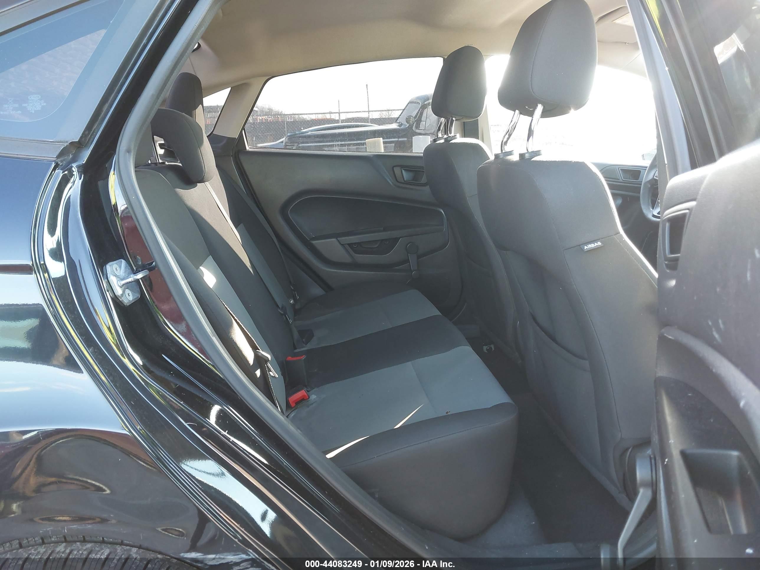 FORD FIESTA image 8