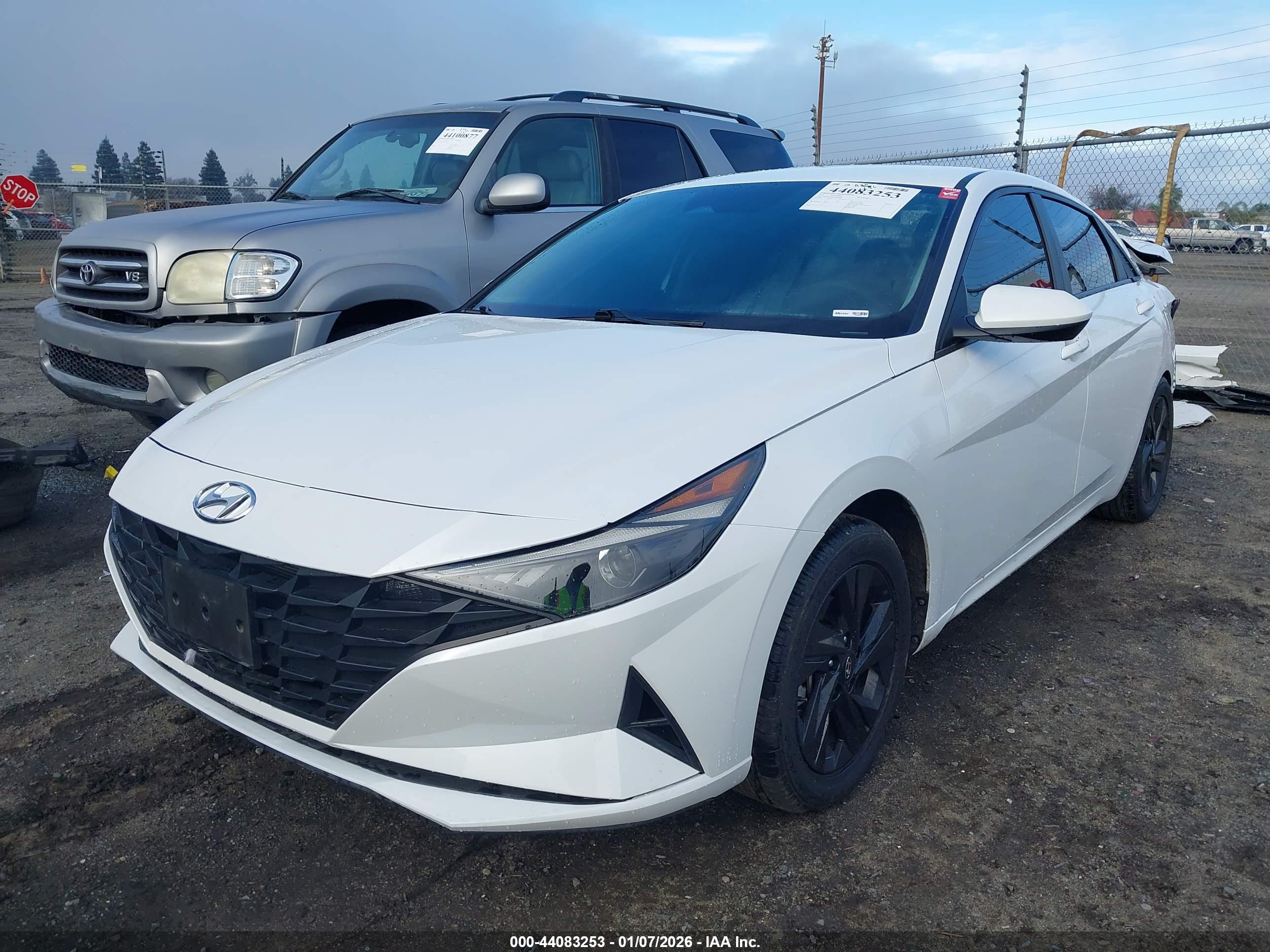 HYUNDAI ELANTRA image 2