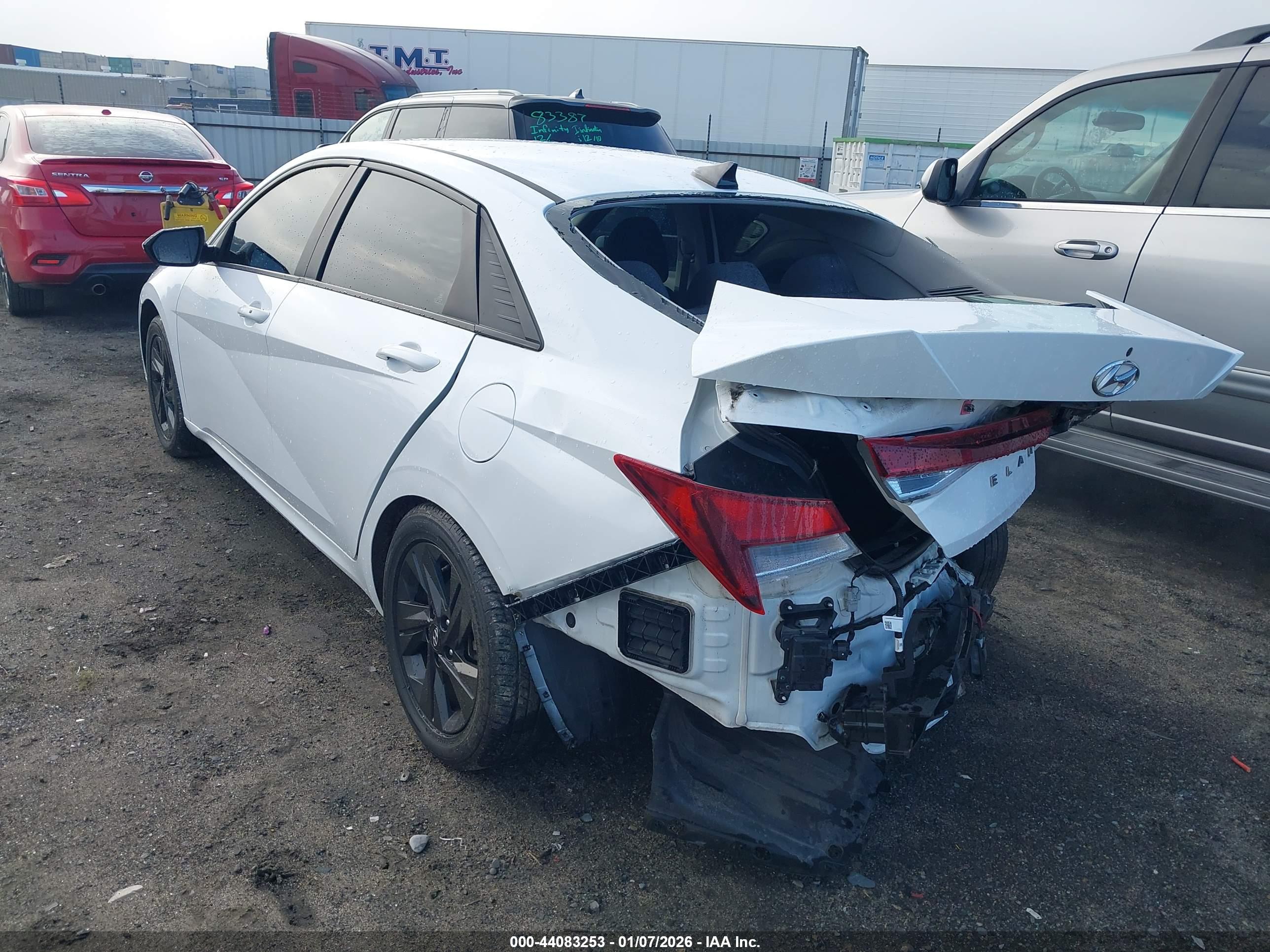 HYUNDAI ELANTRA image 3