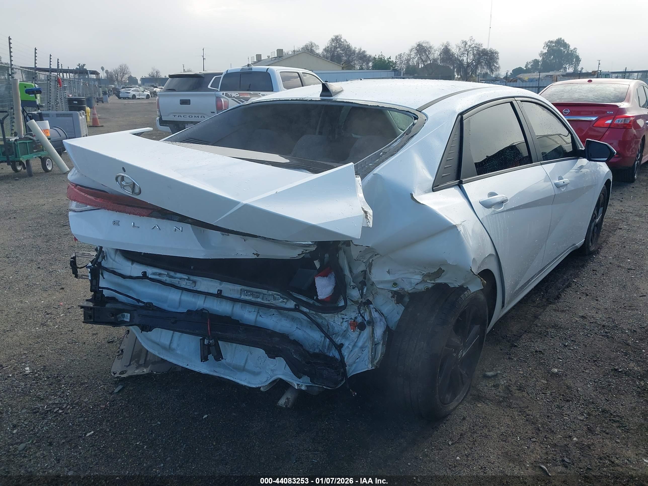 HYUNDAI ELANTRA image 4