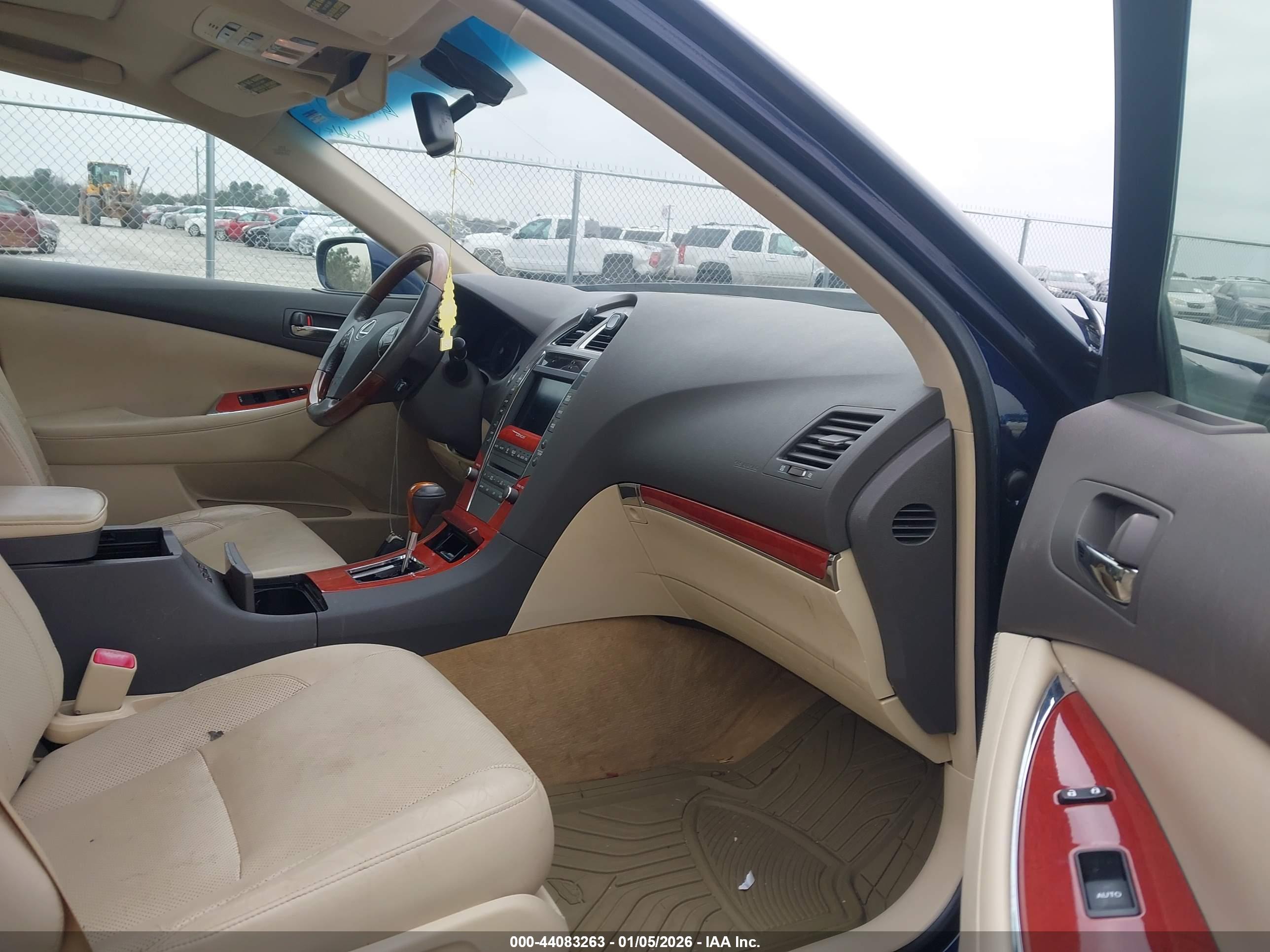 LEXUS ES image 5
