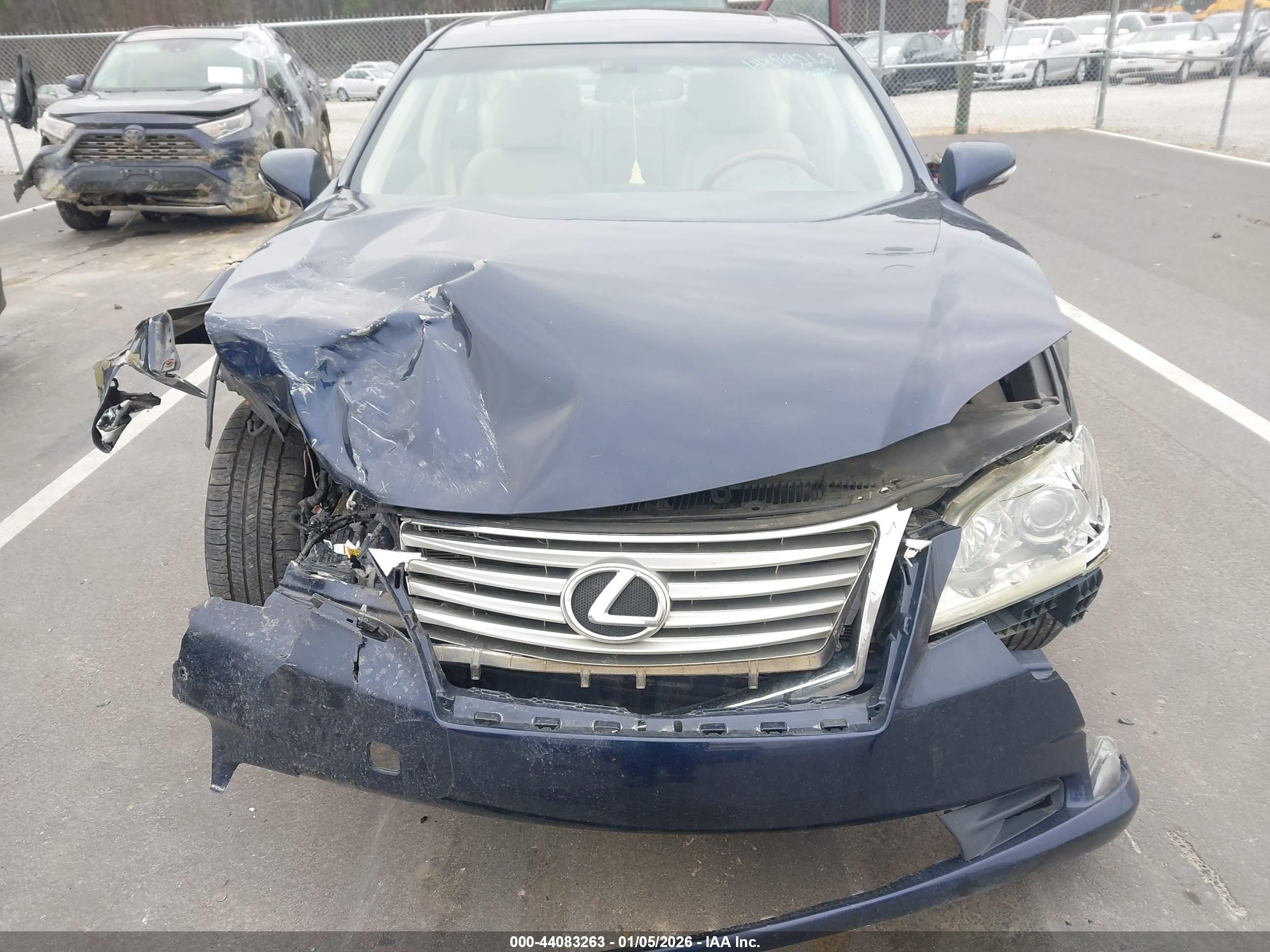 LEXUS ES image 6