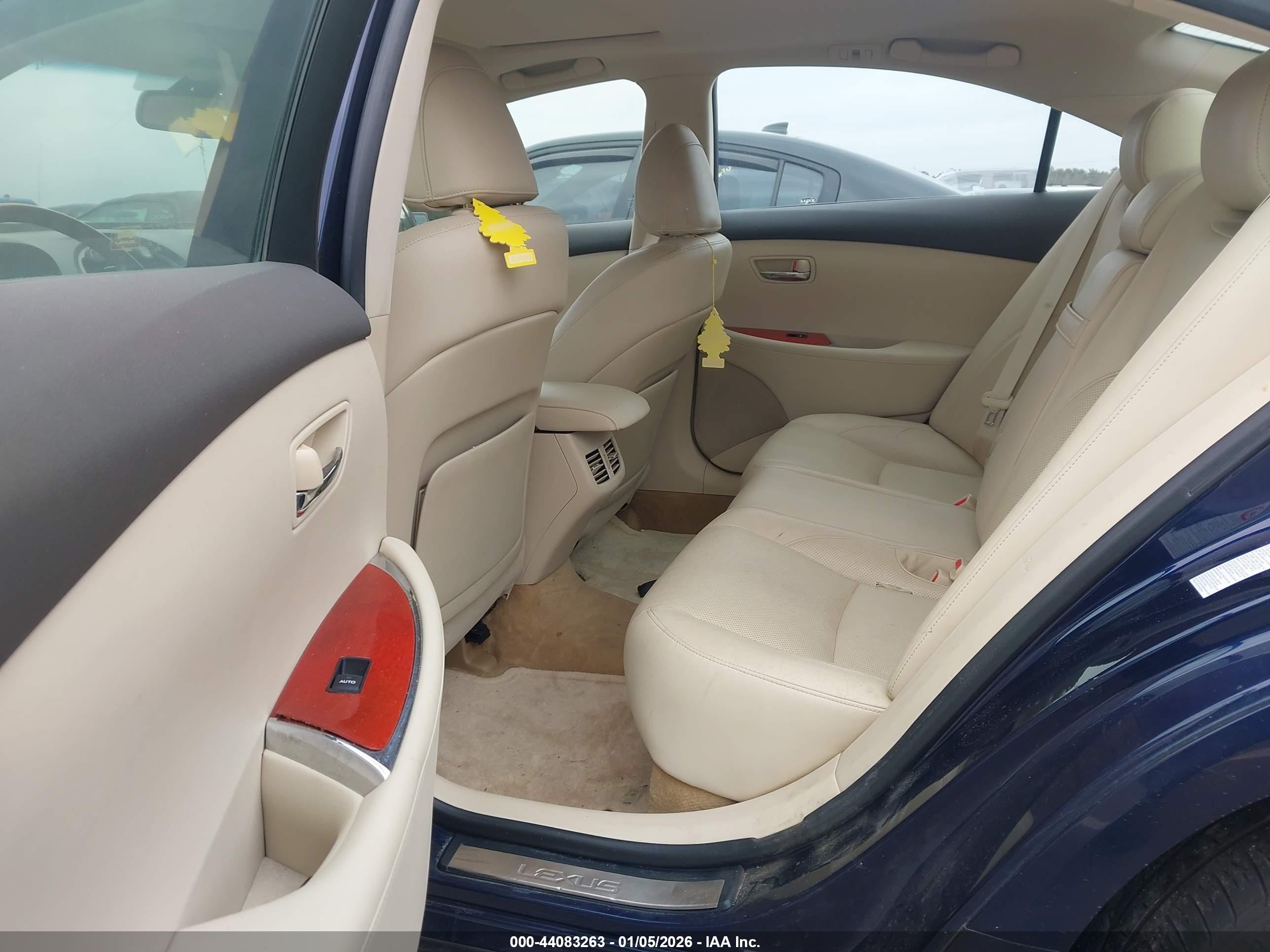 LEXUS ES image 8