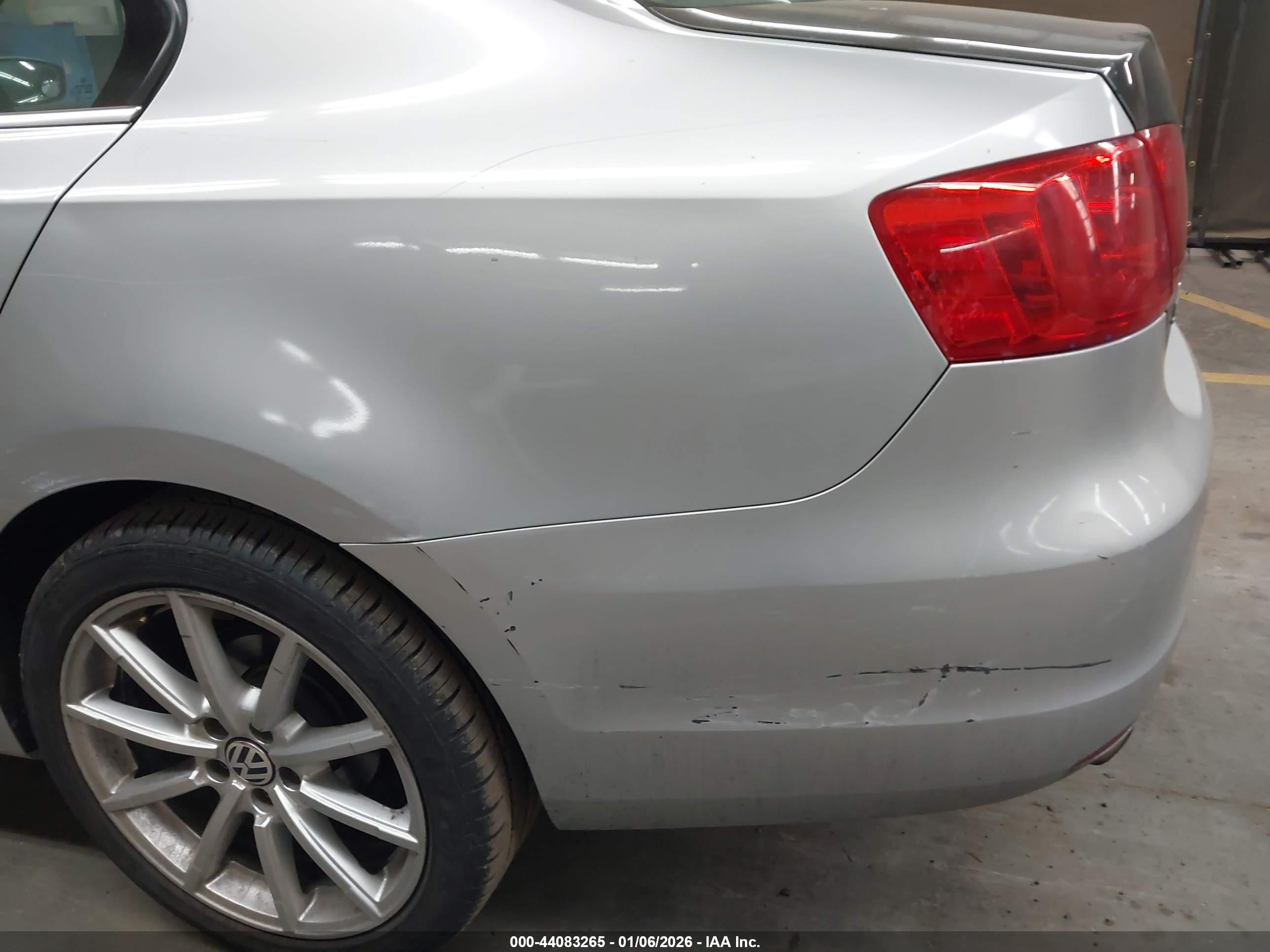 VOLKSWAGEN JETTA image 6