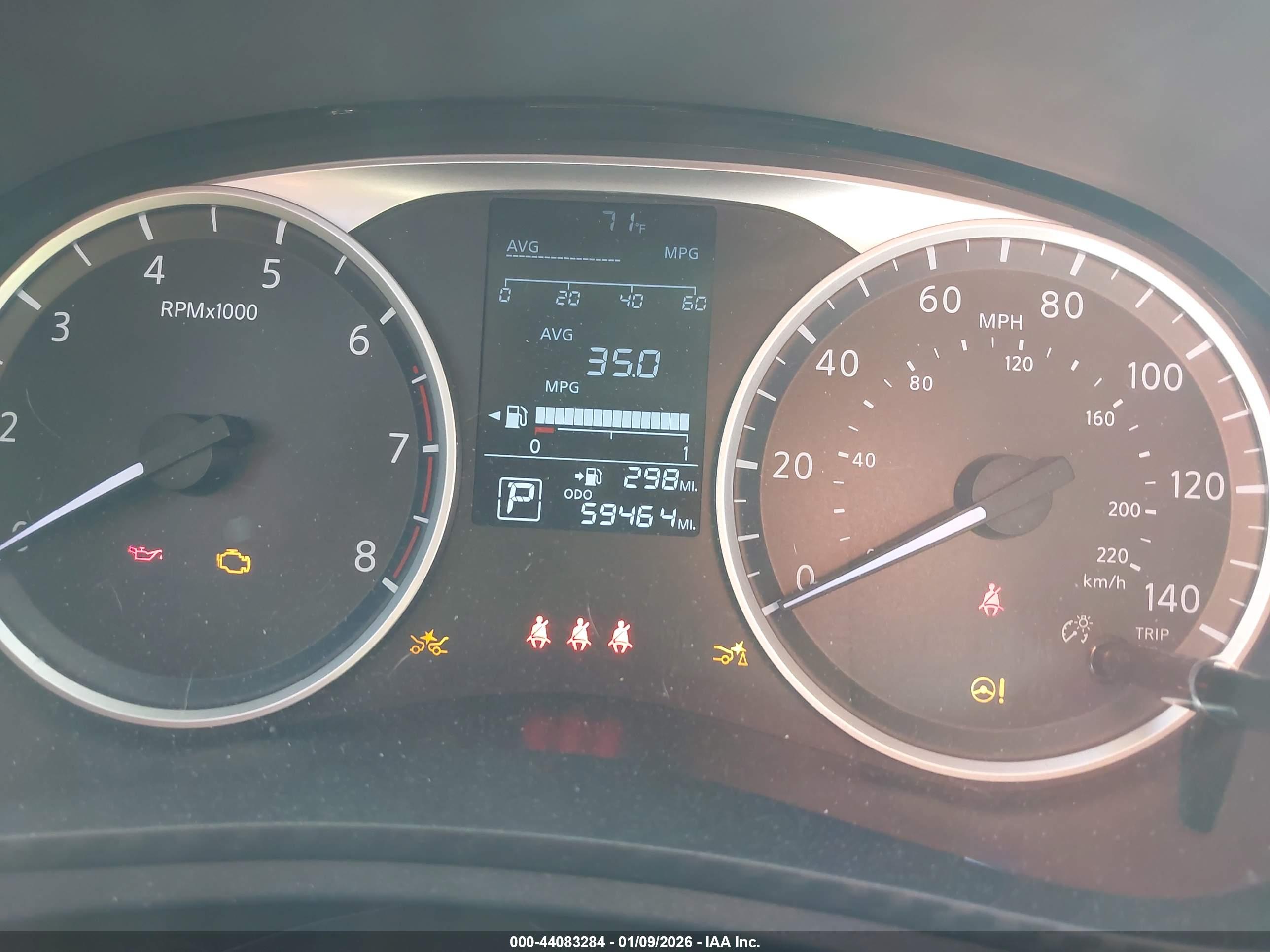 NISSAN VERSA image 7