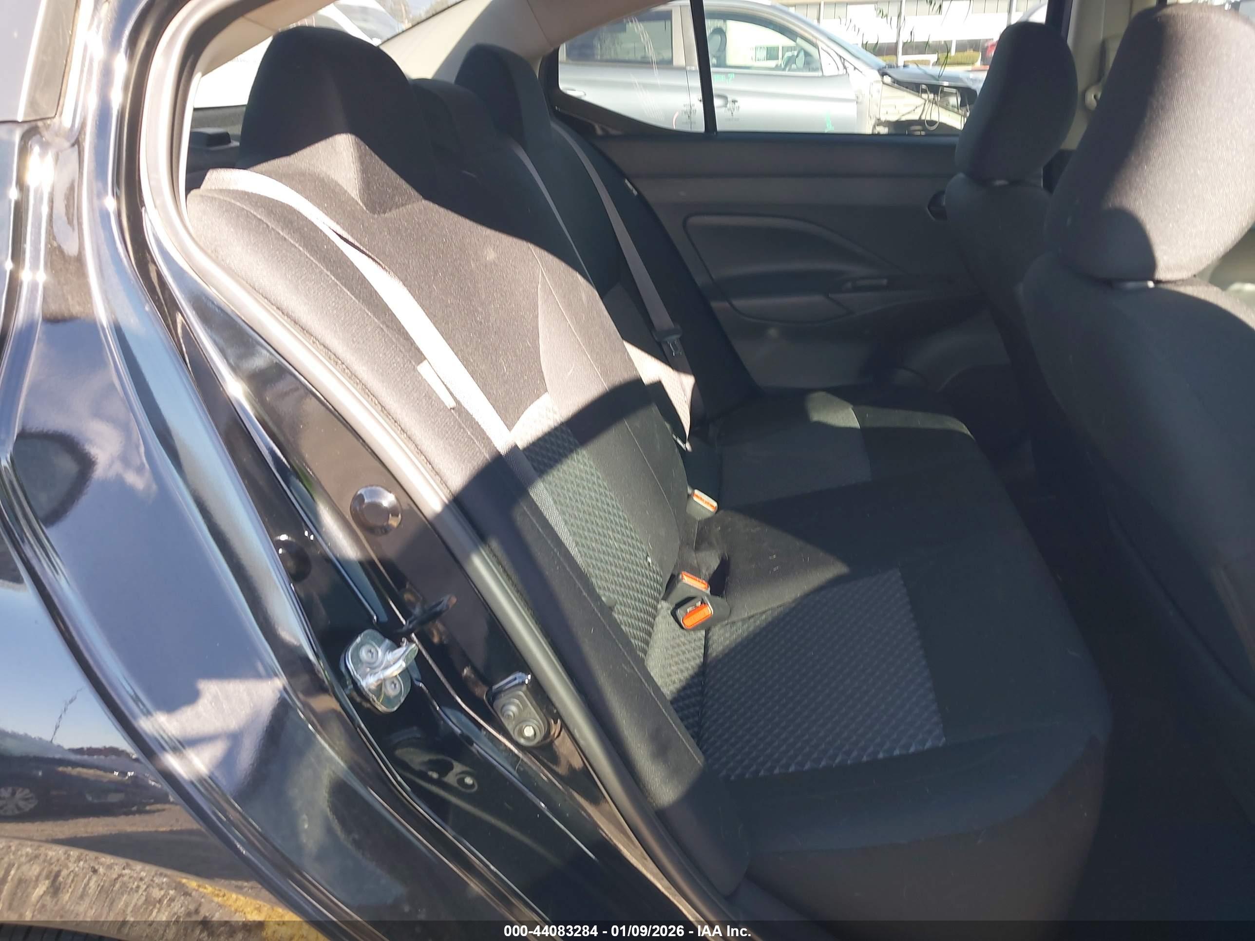 NISSAN VERSA image 8