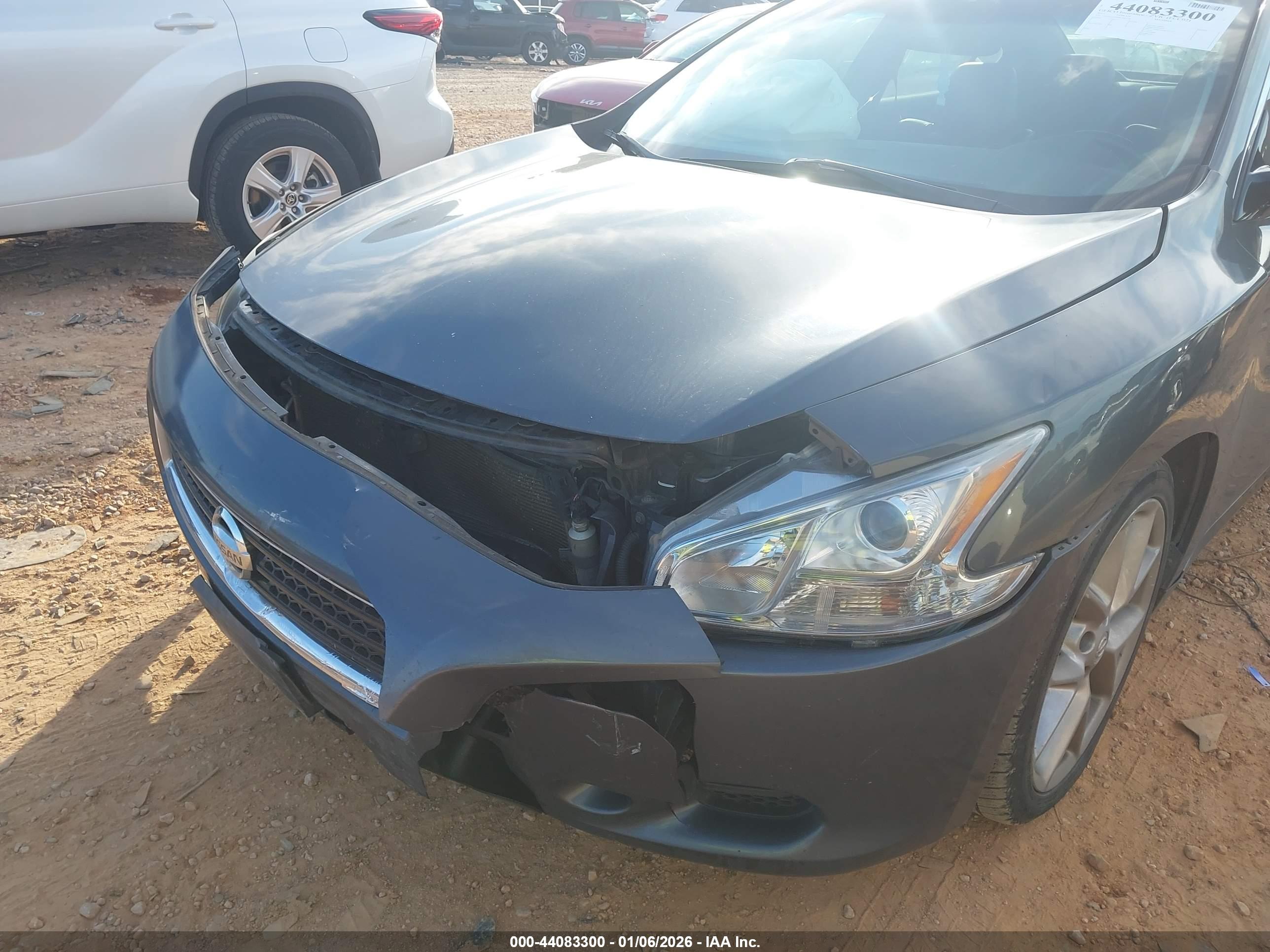 NISSAN MAXIMA image 6