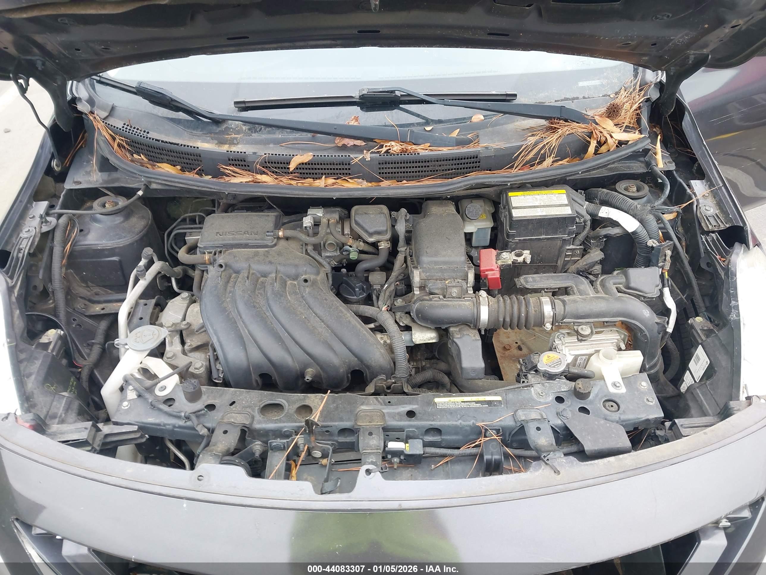 NISSAN VERSA image 10