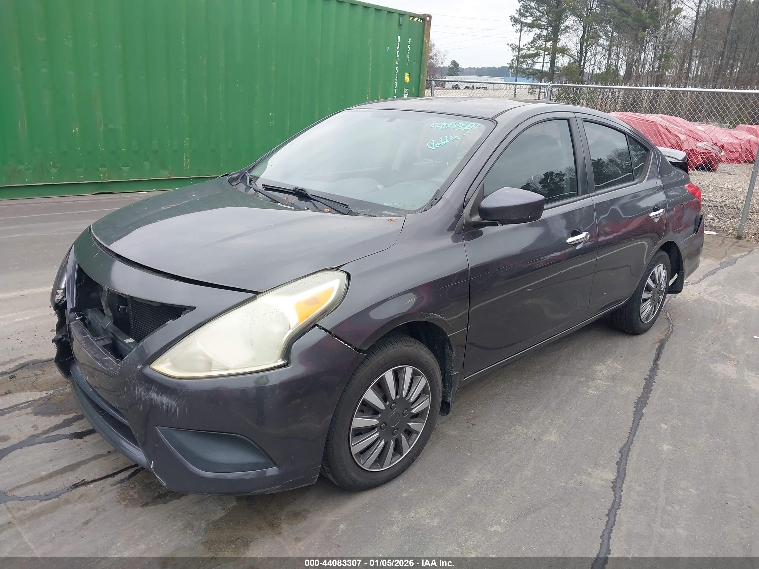 NISSAN VERSA image 2