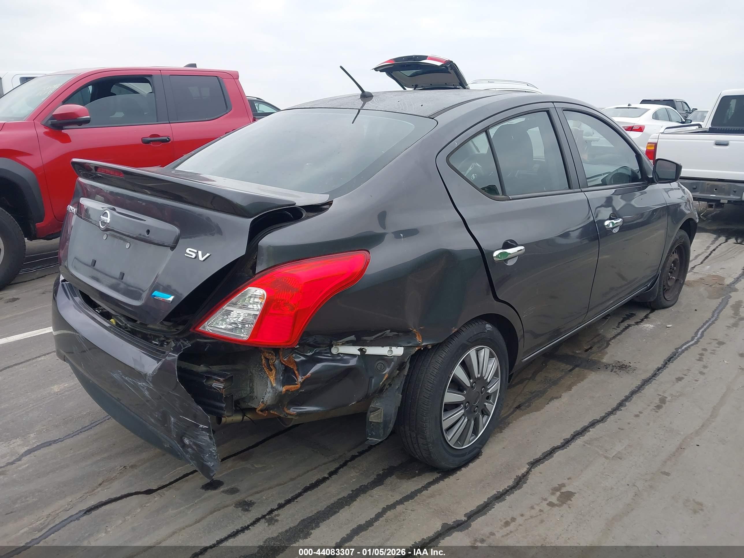 NISSAN VERSA image 4