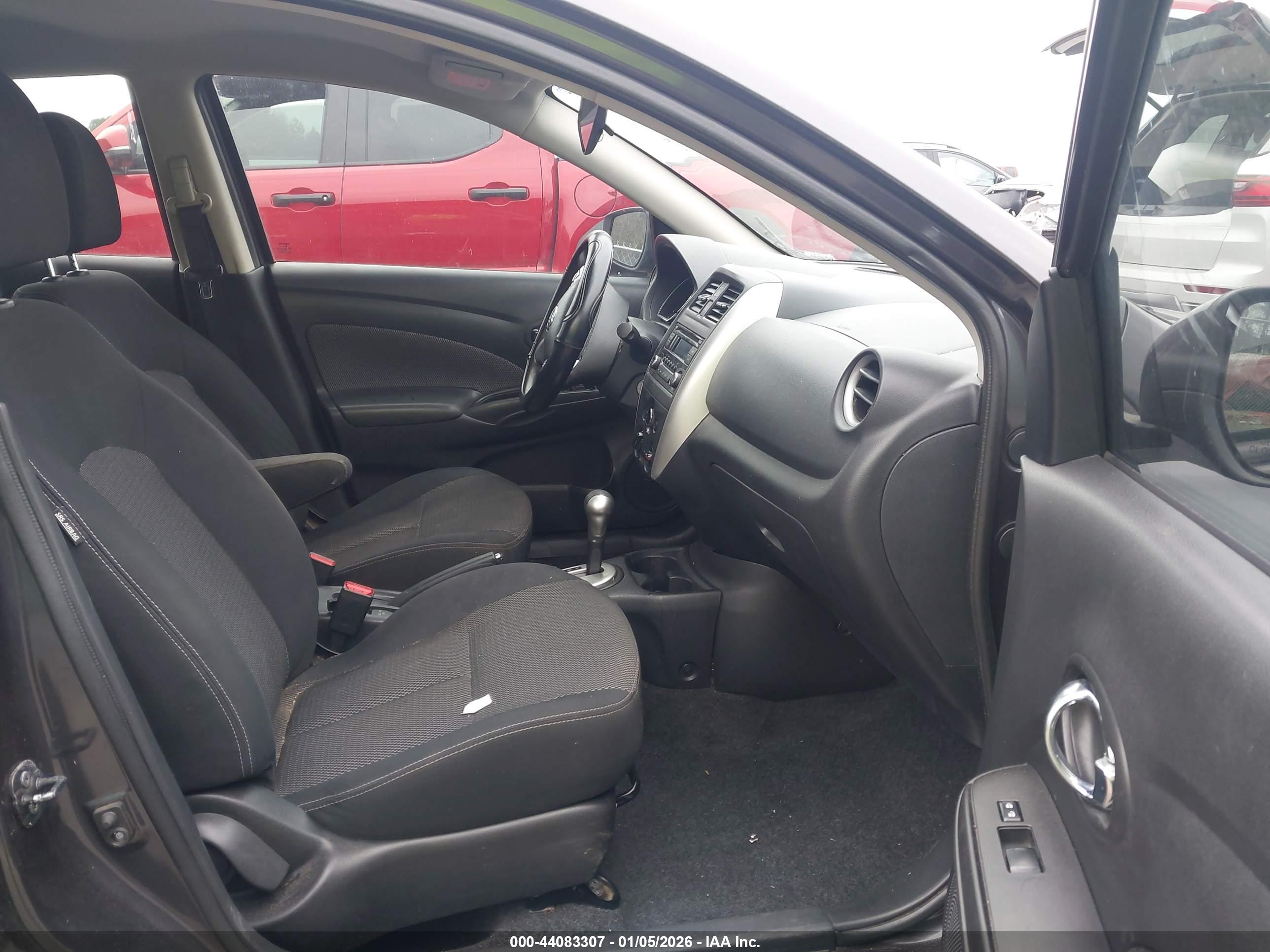 NISSAN VERSA image 5