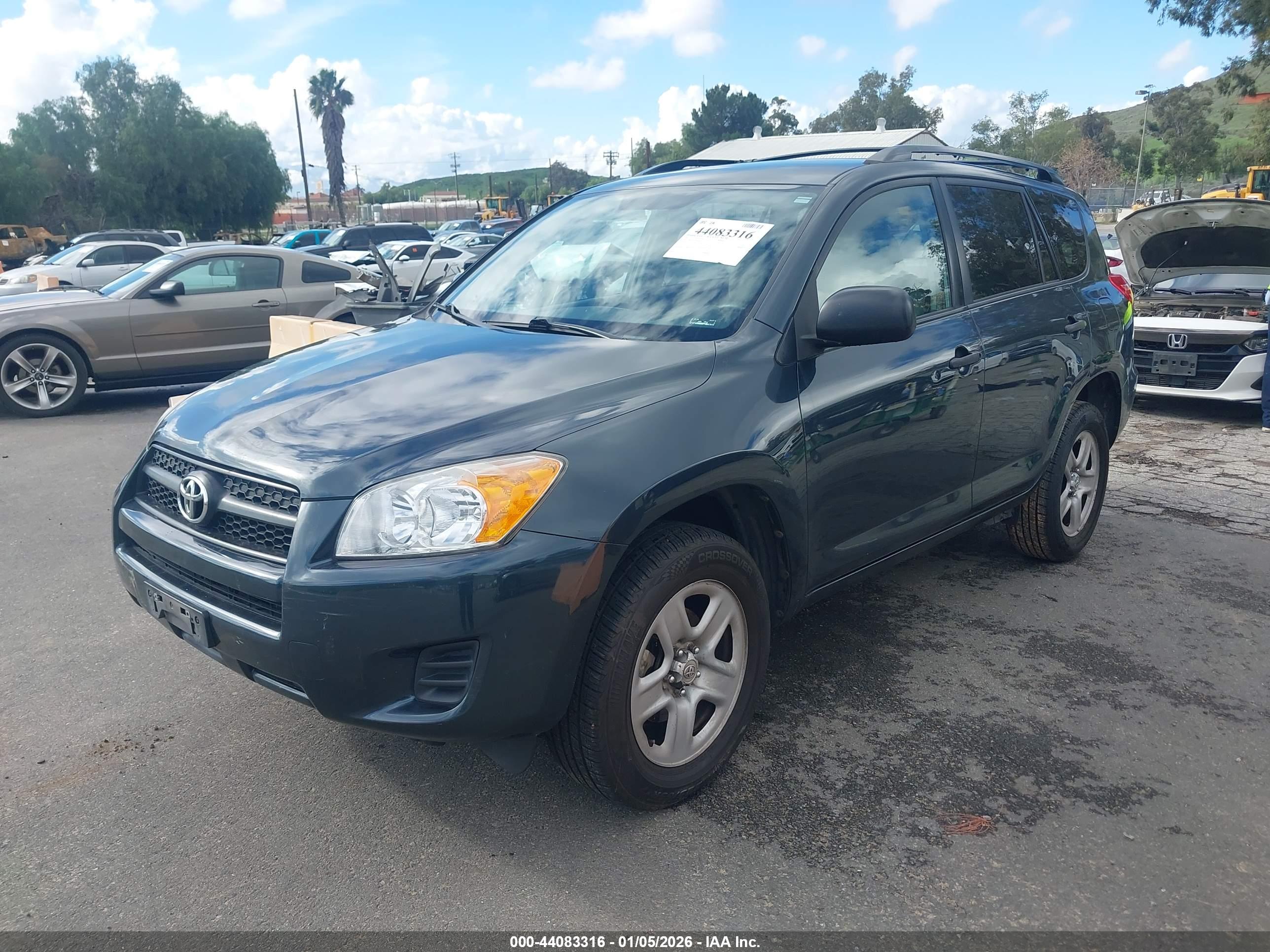 TOYOTA RAV4 image 2