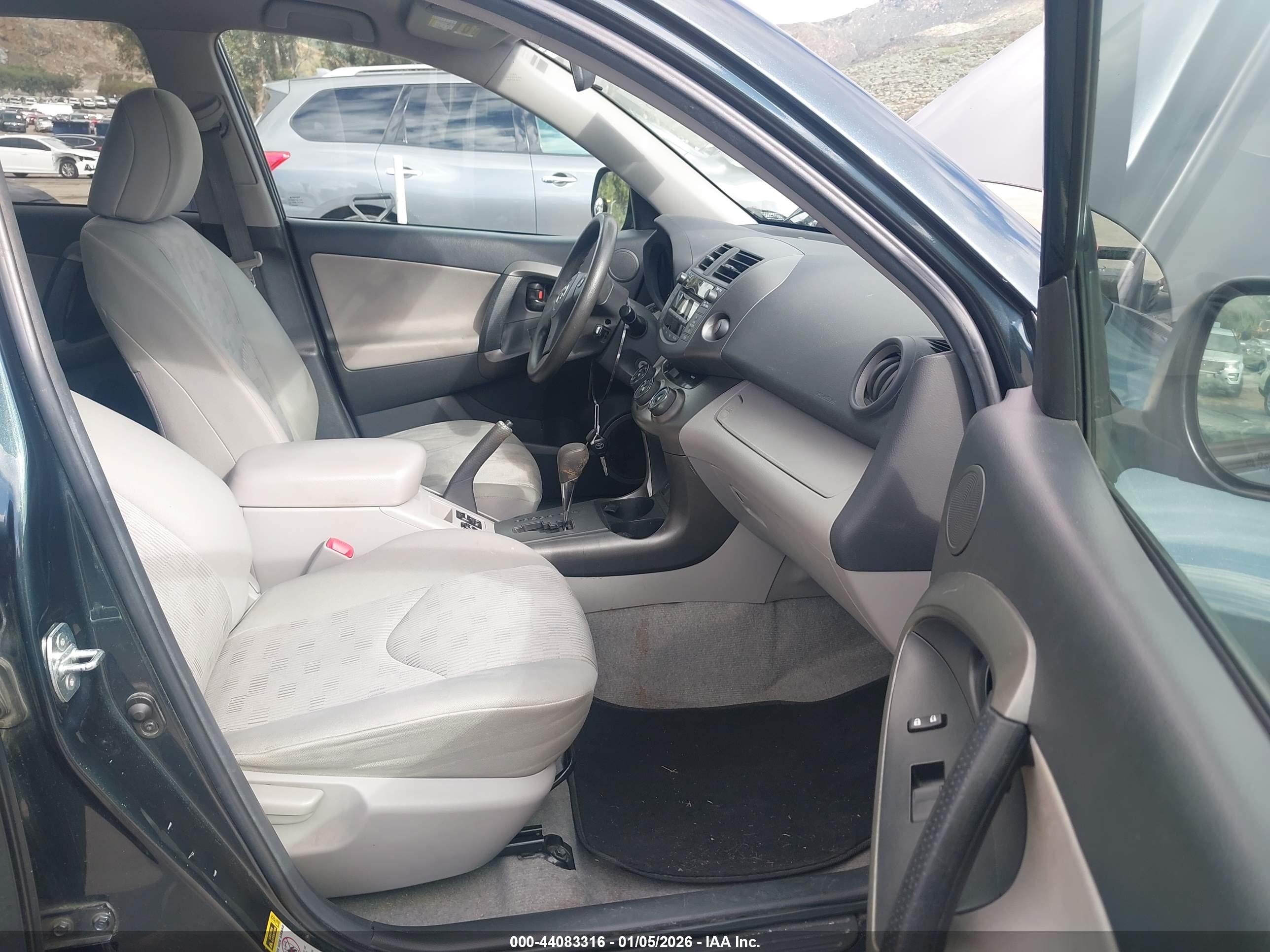 TOYOTA RAV4 image 5