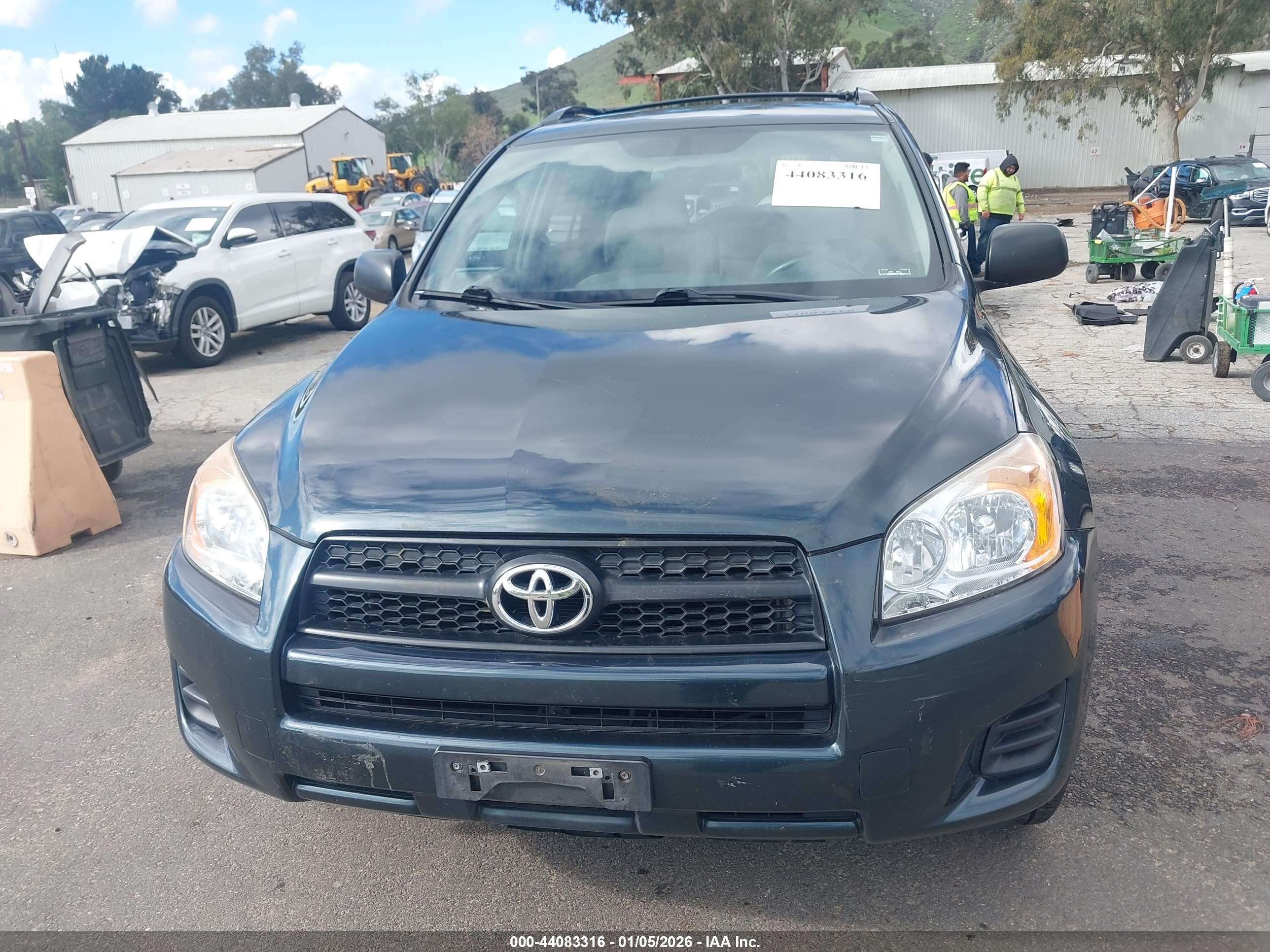TOYOTA RAV4 image 6