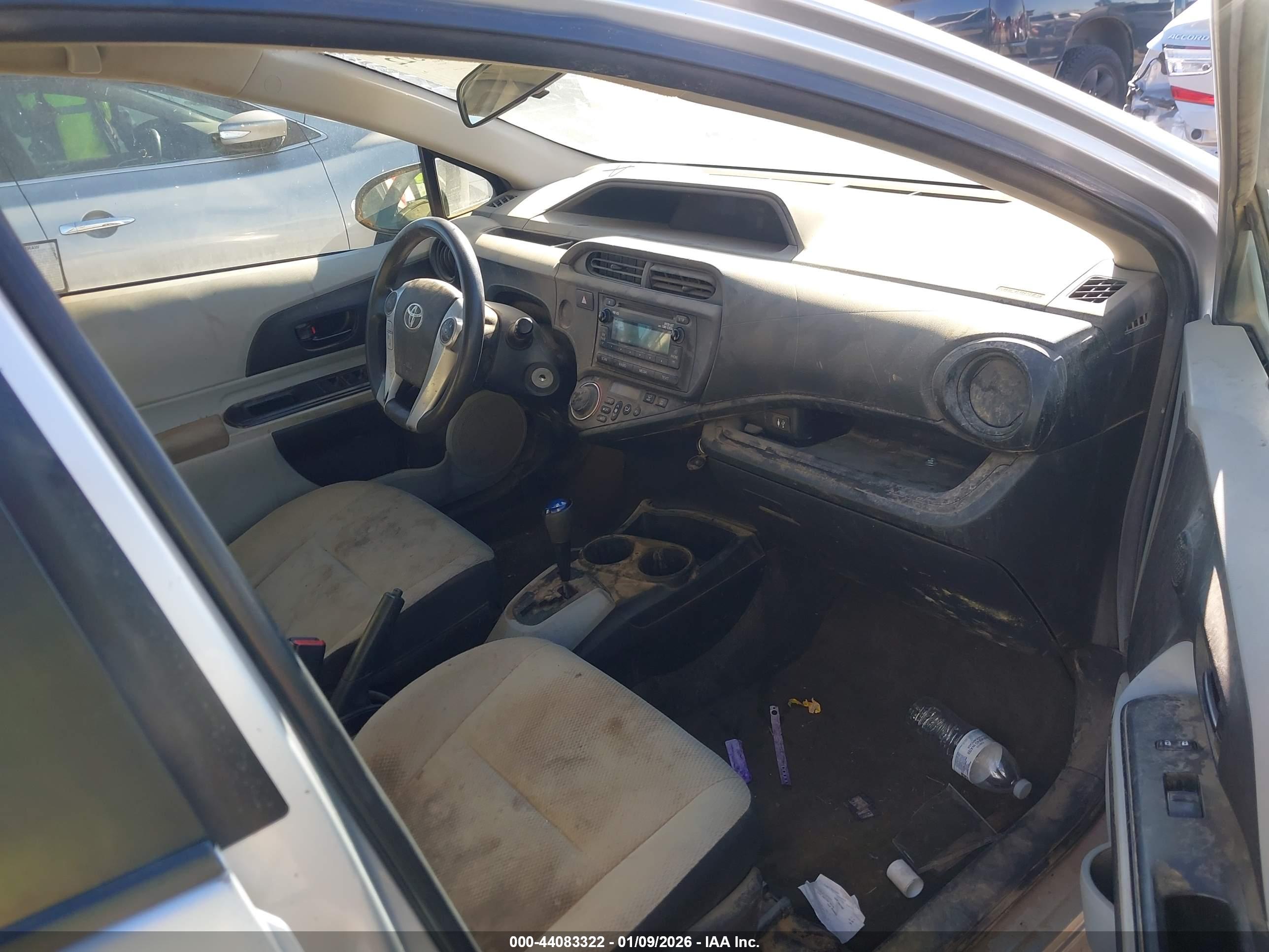 TOYOTA PRIUS image 5