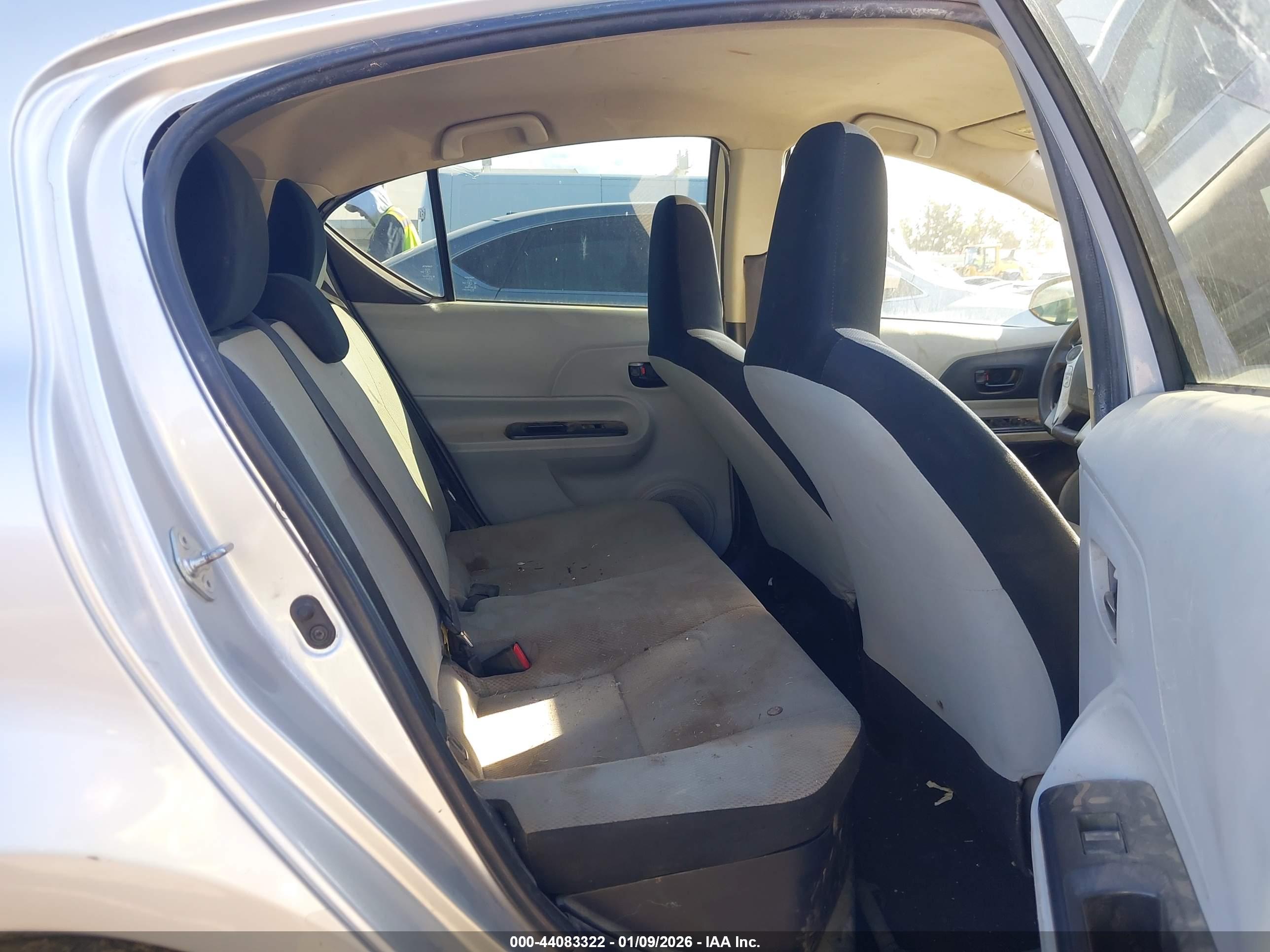 TOYOTA PRIUS image 8