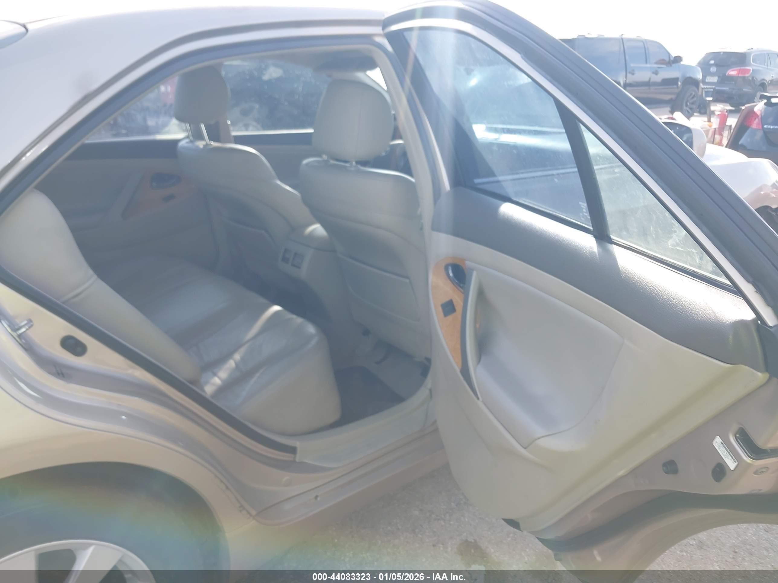 TOYOTA CAMRY image 8