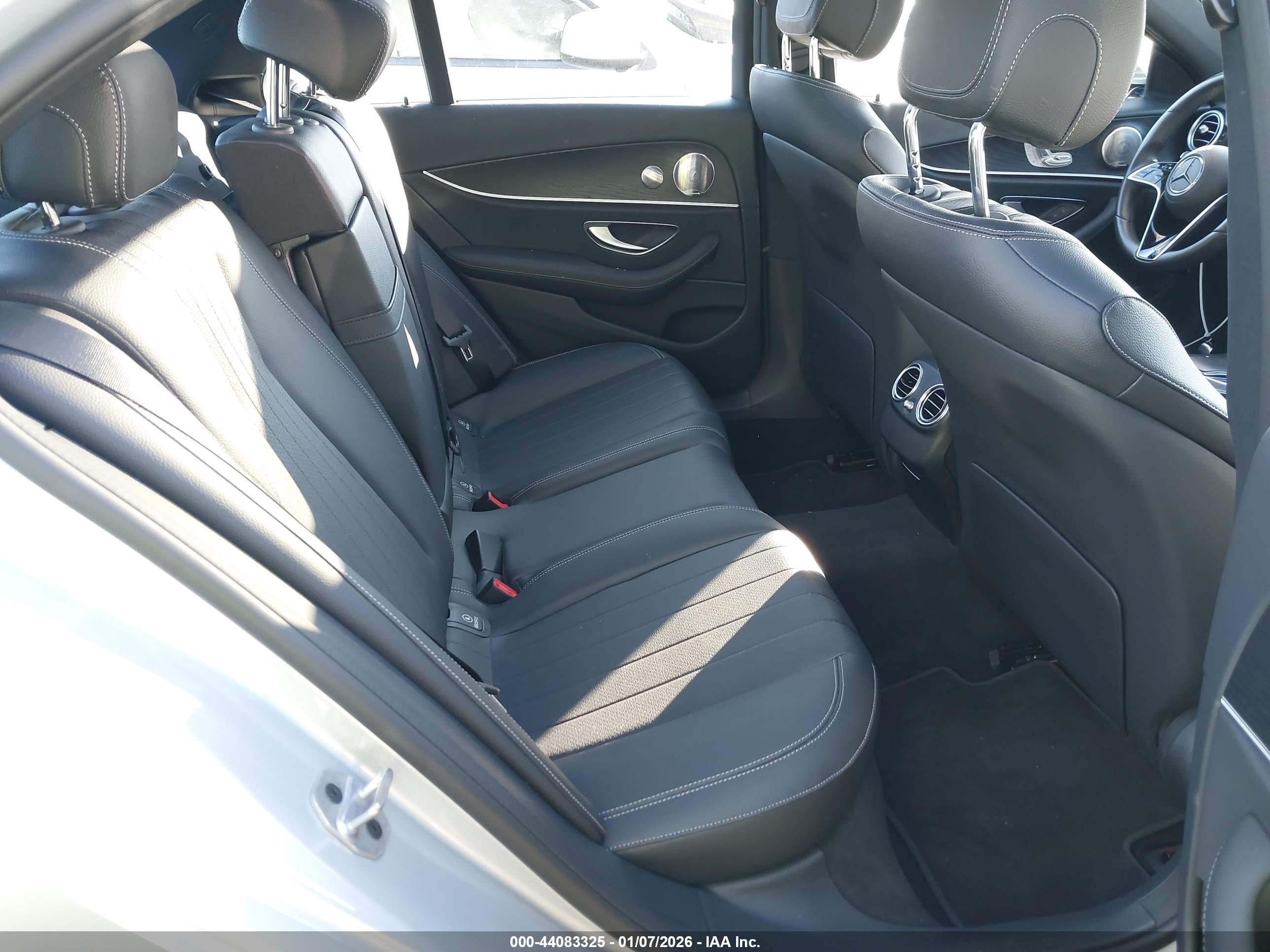 MERCEDES-BENZ E image 8