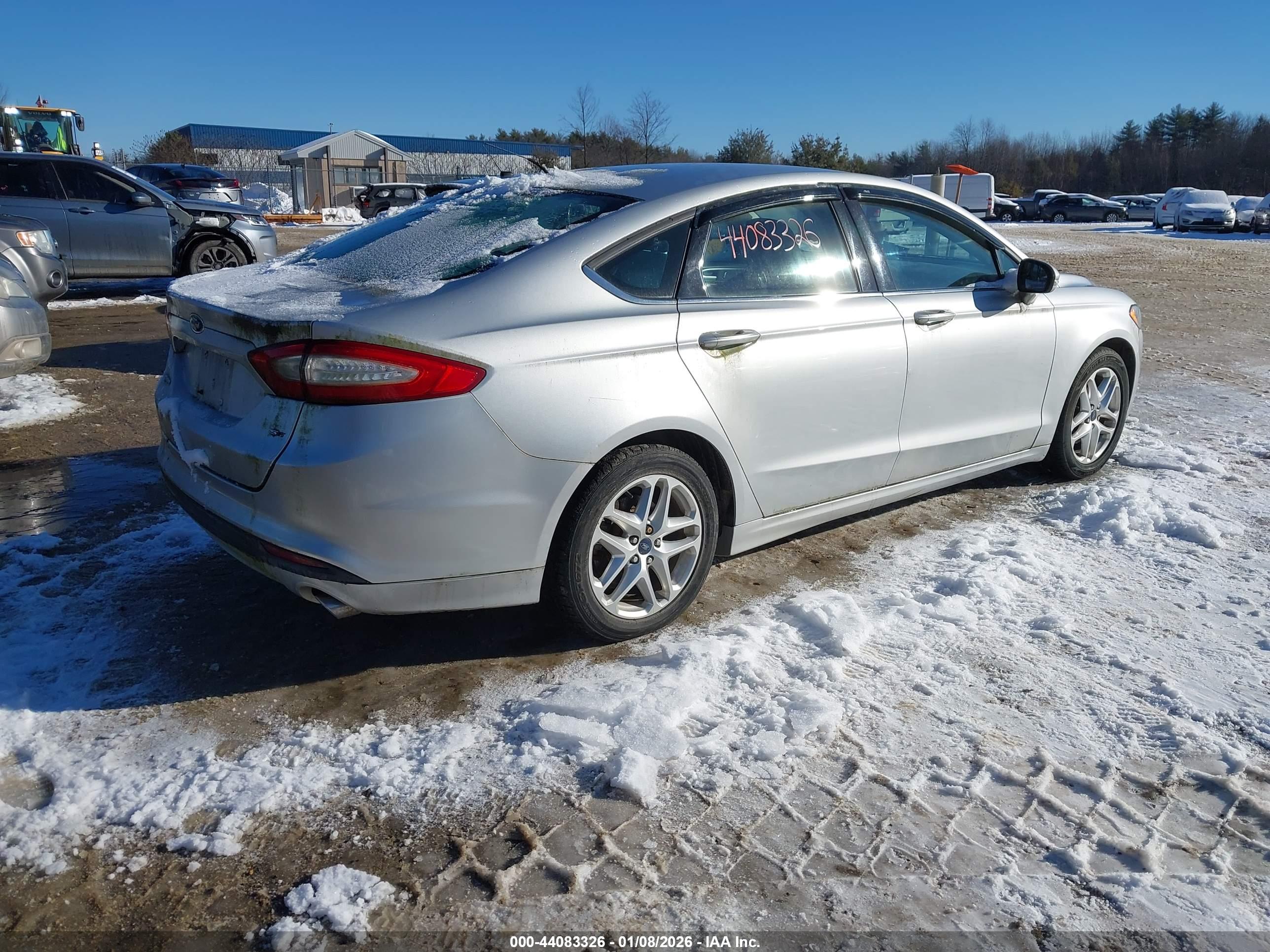 FORD FUSION image 4