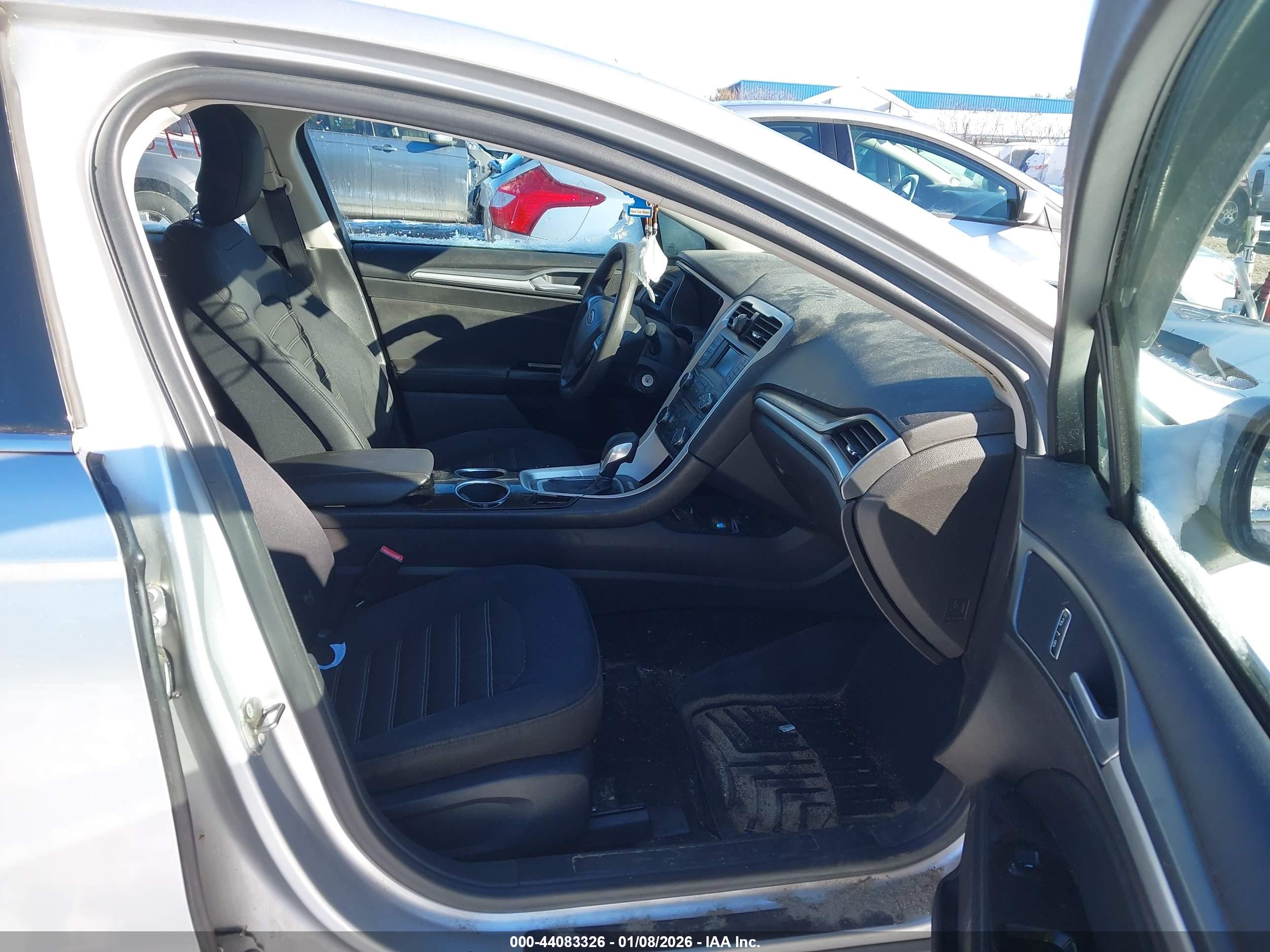 FORD FUSION image 5