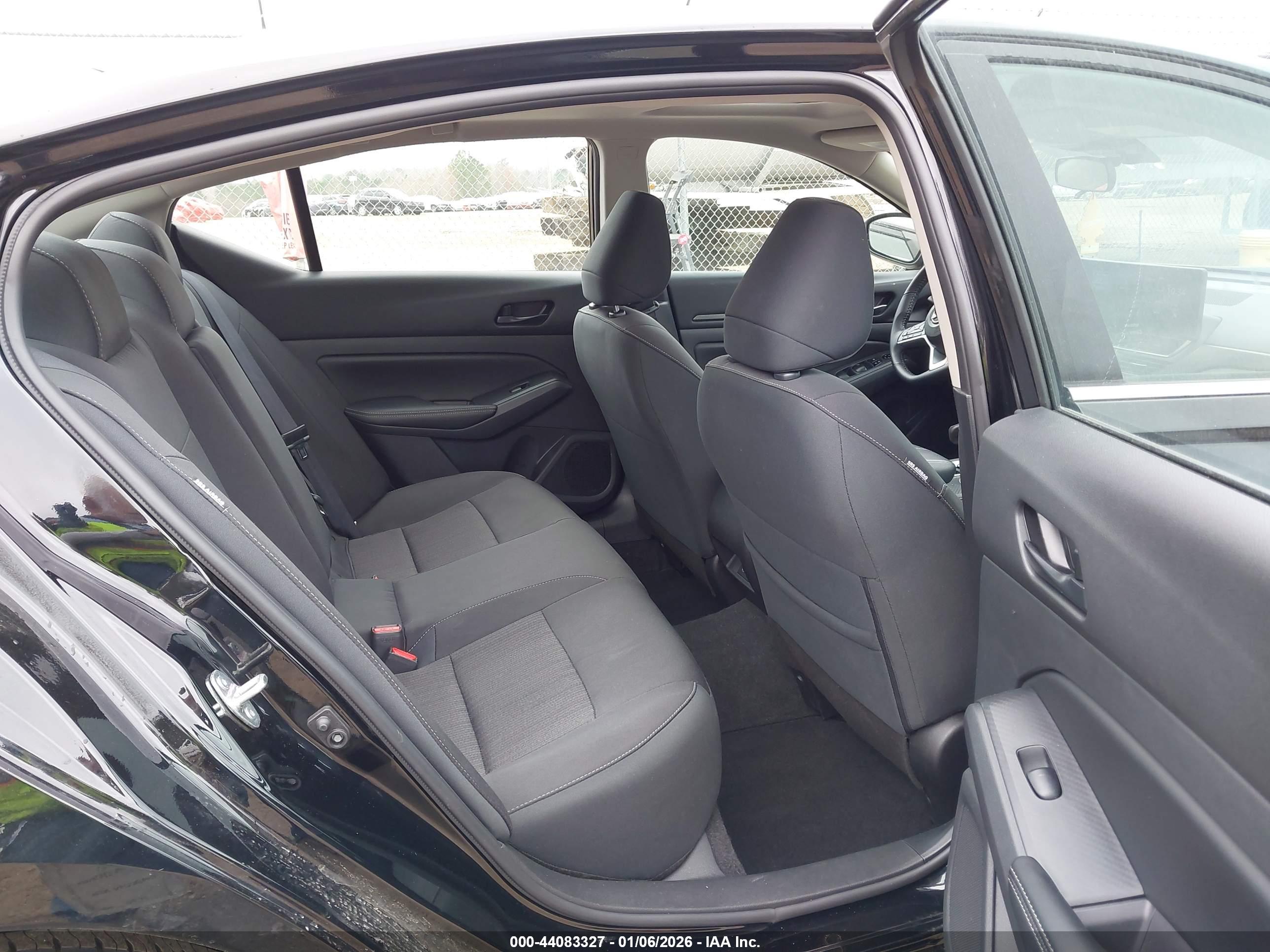 NISSAN ALTIMA image 8