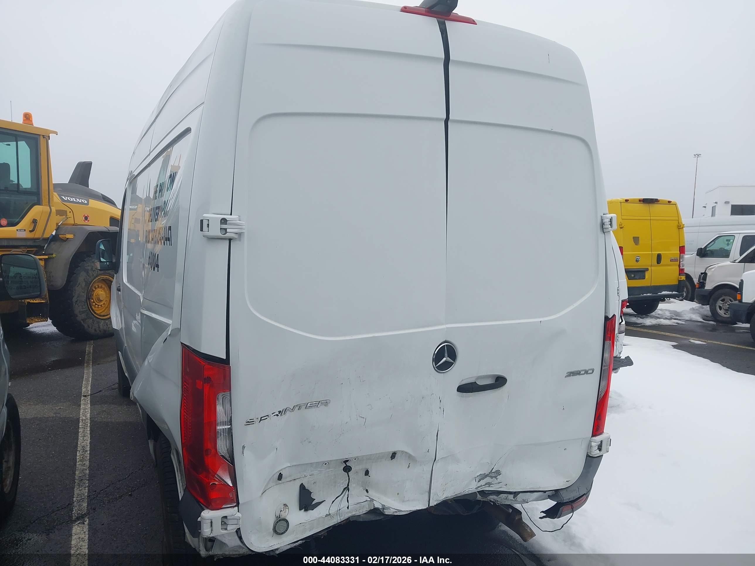 MERCEDES-BENZ SPRINTER image 3