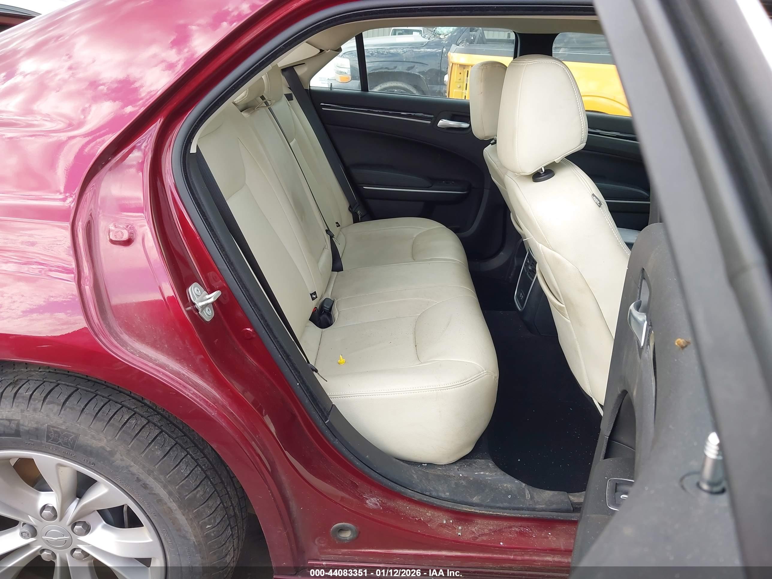 CHRYSLER 300 image 8