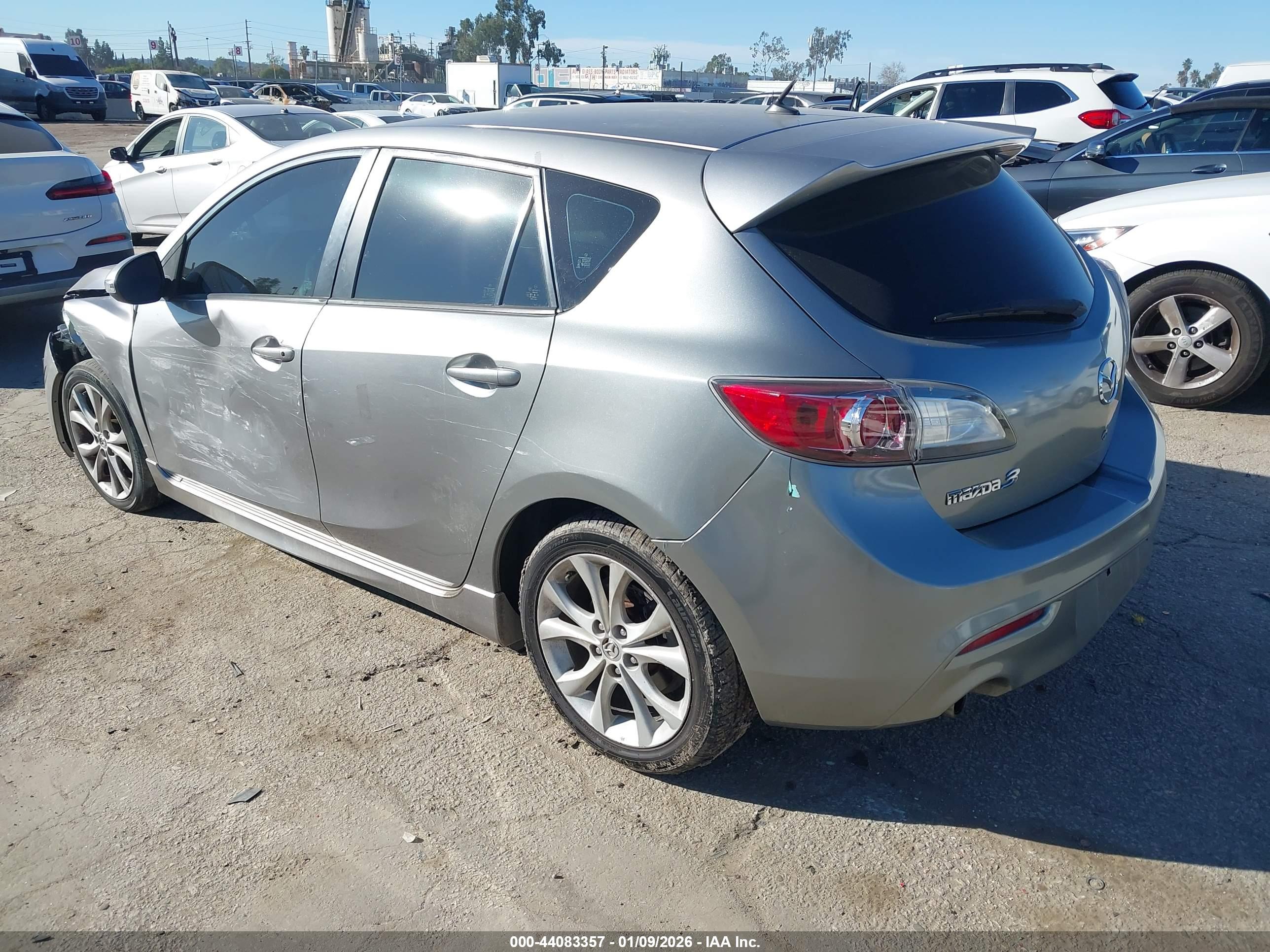 MAZDA MAZDA3 image 3