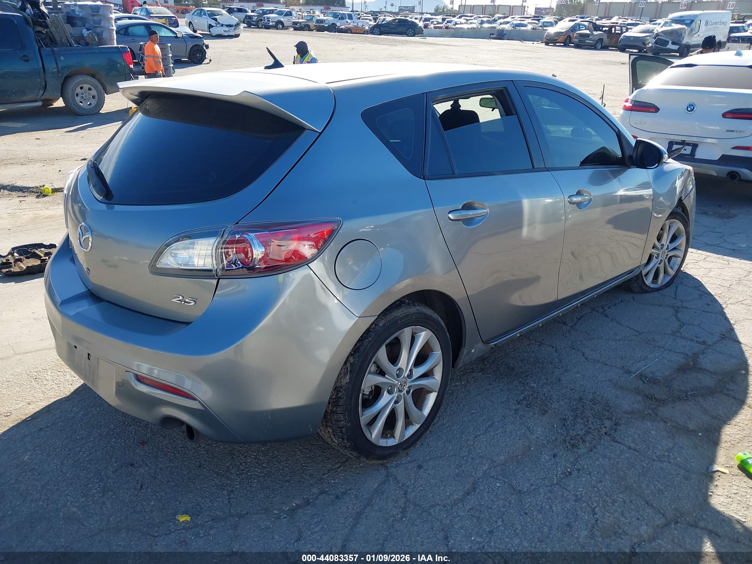 MAZDA MAZDA3 image 4