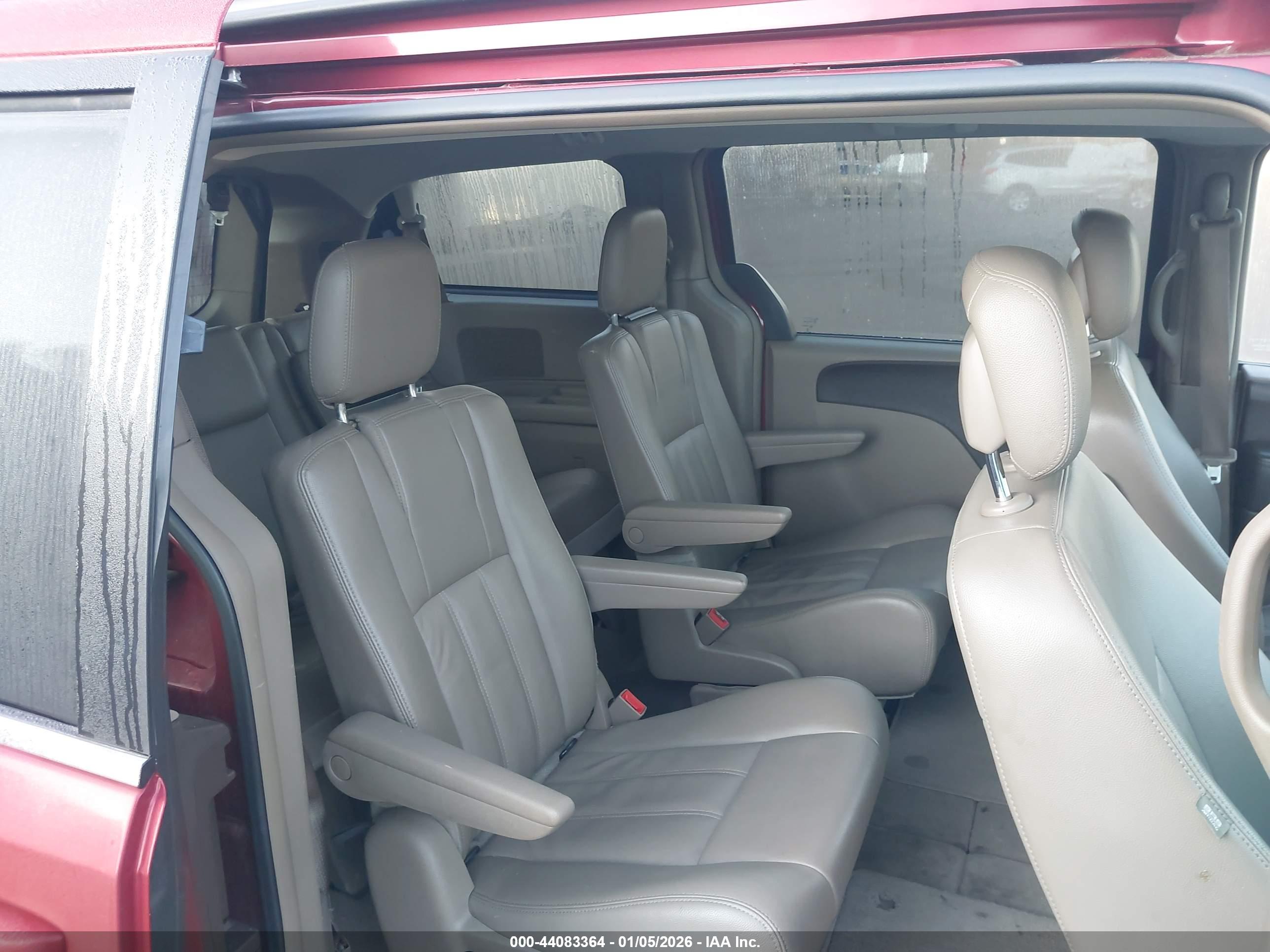 CHRYSLER TOWN image 8
