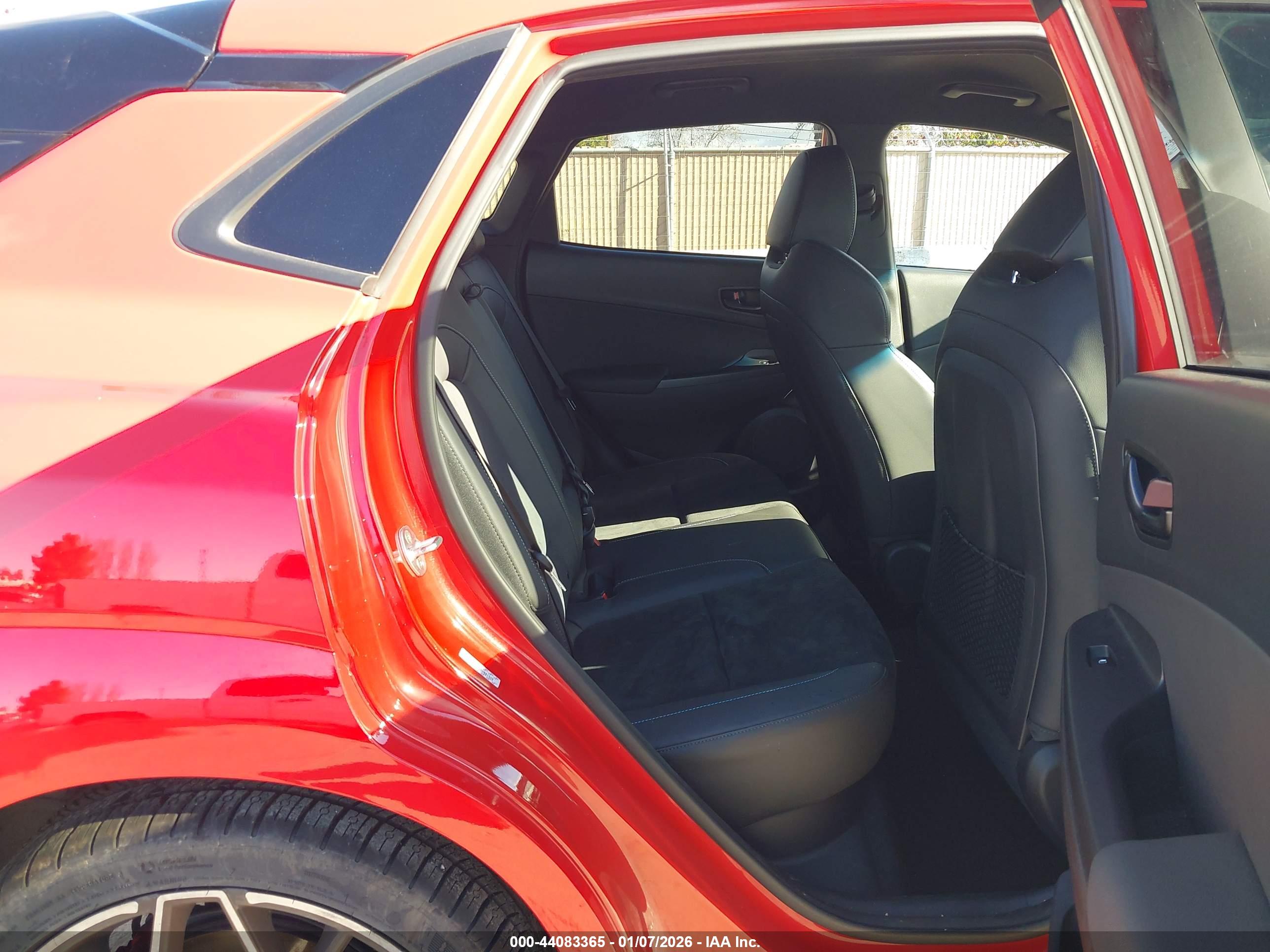 HYUNDAI KONA image 8