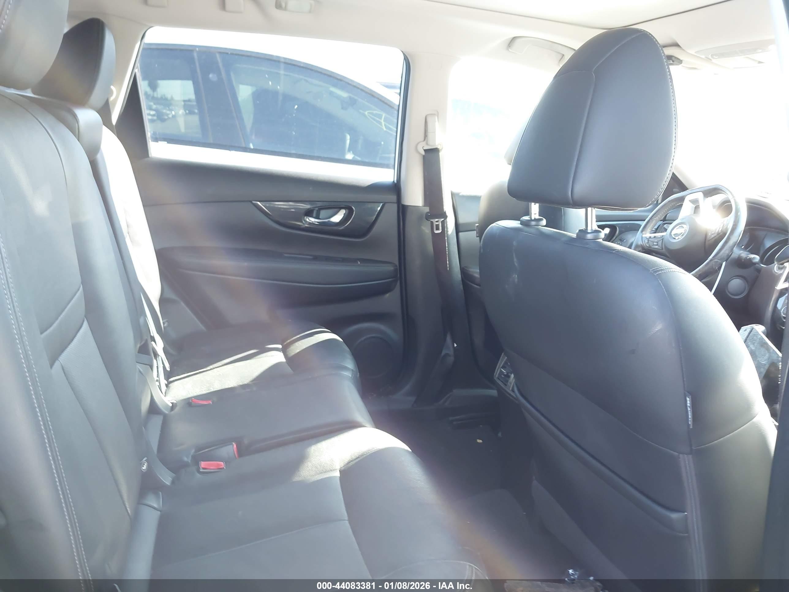 NISSAN ROGUE image 8