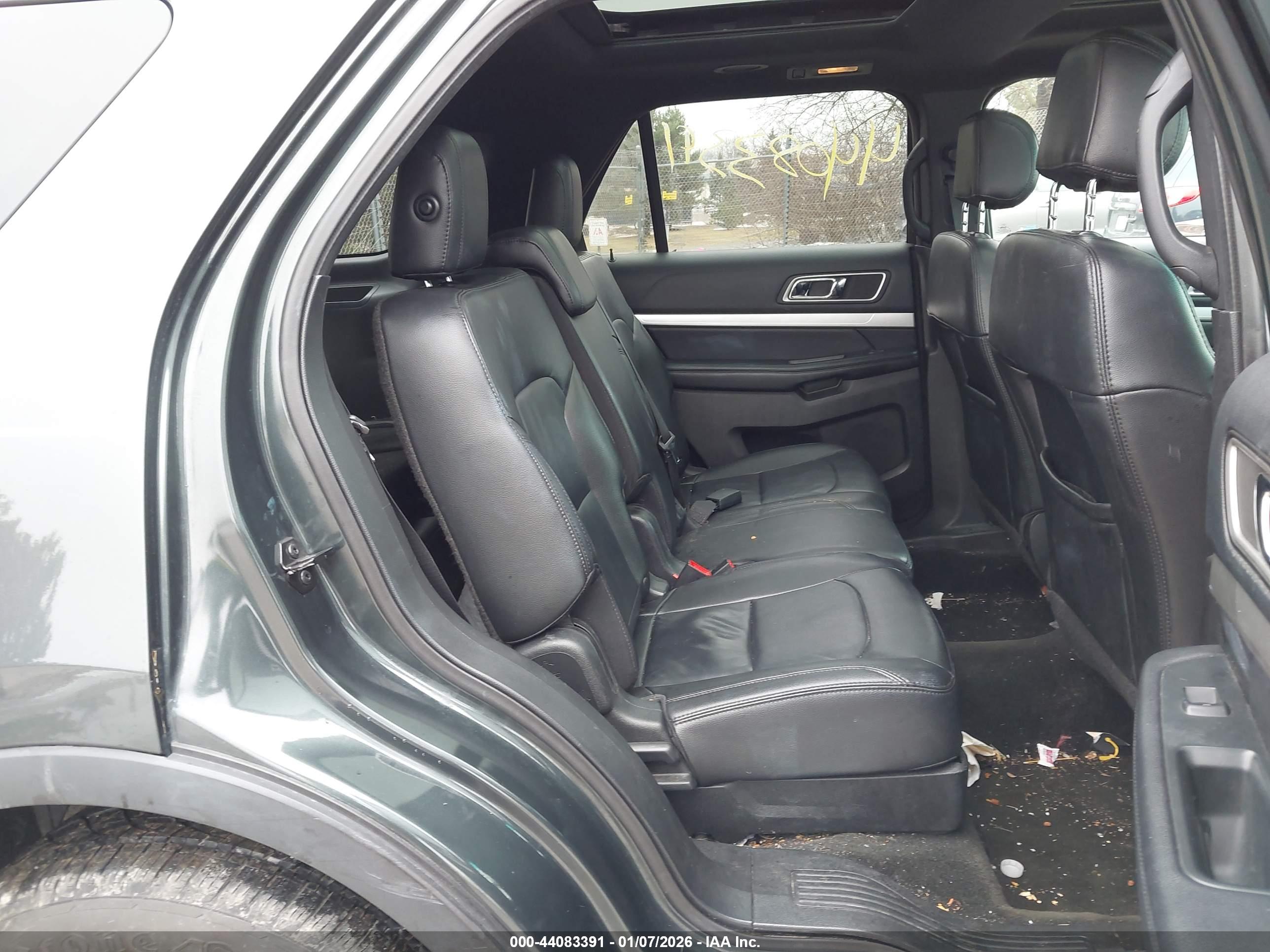 FORD EXPLORER image 8
