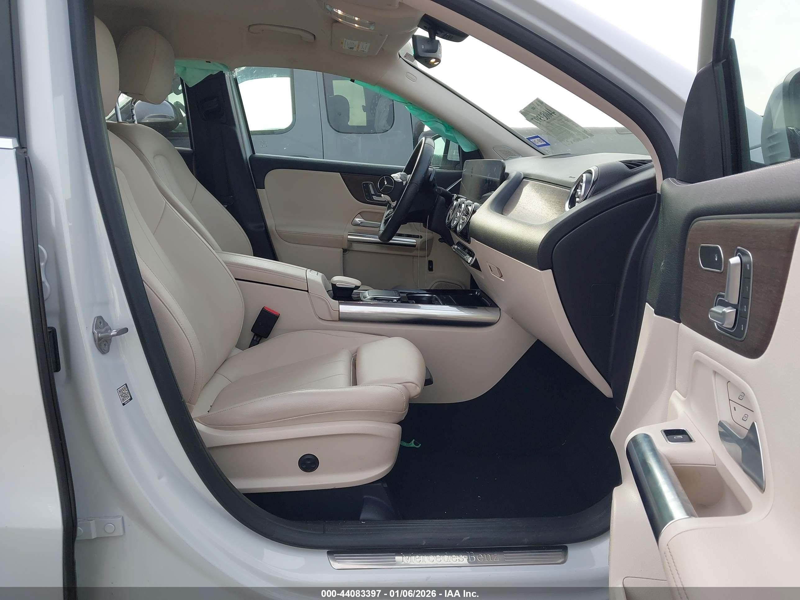 MERCEDES-BENZ GLA image 5
