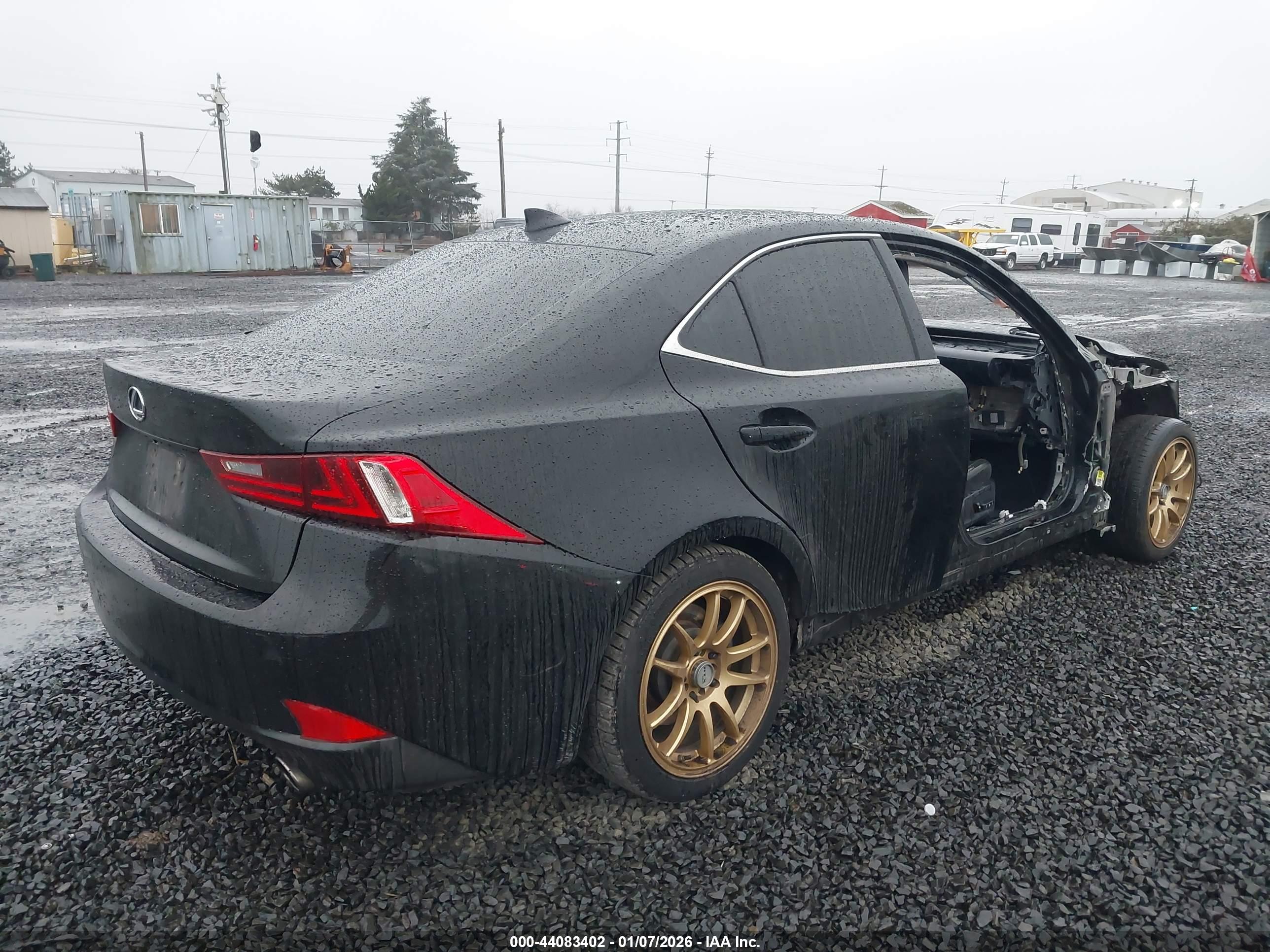 LEXUS IS image 4