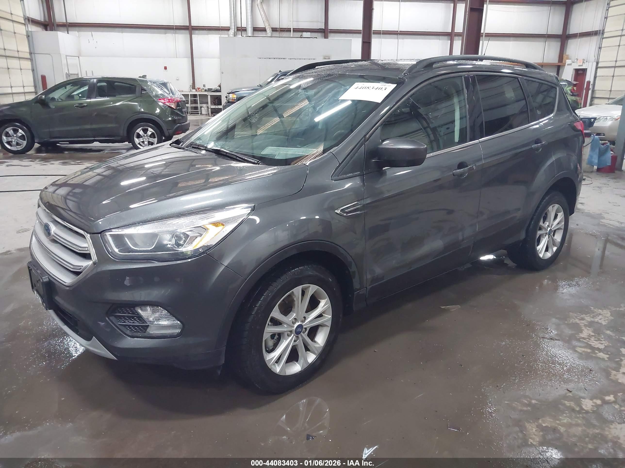 FORD ESCAPE image 2