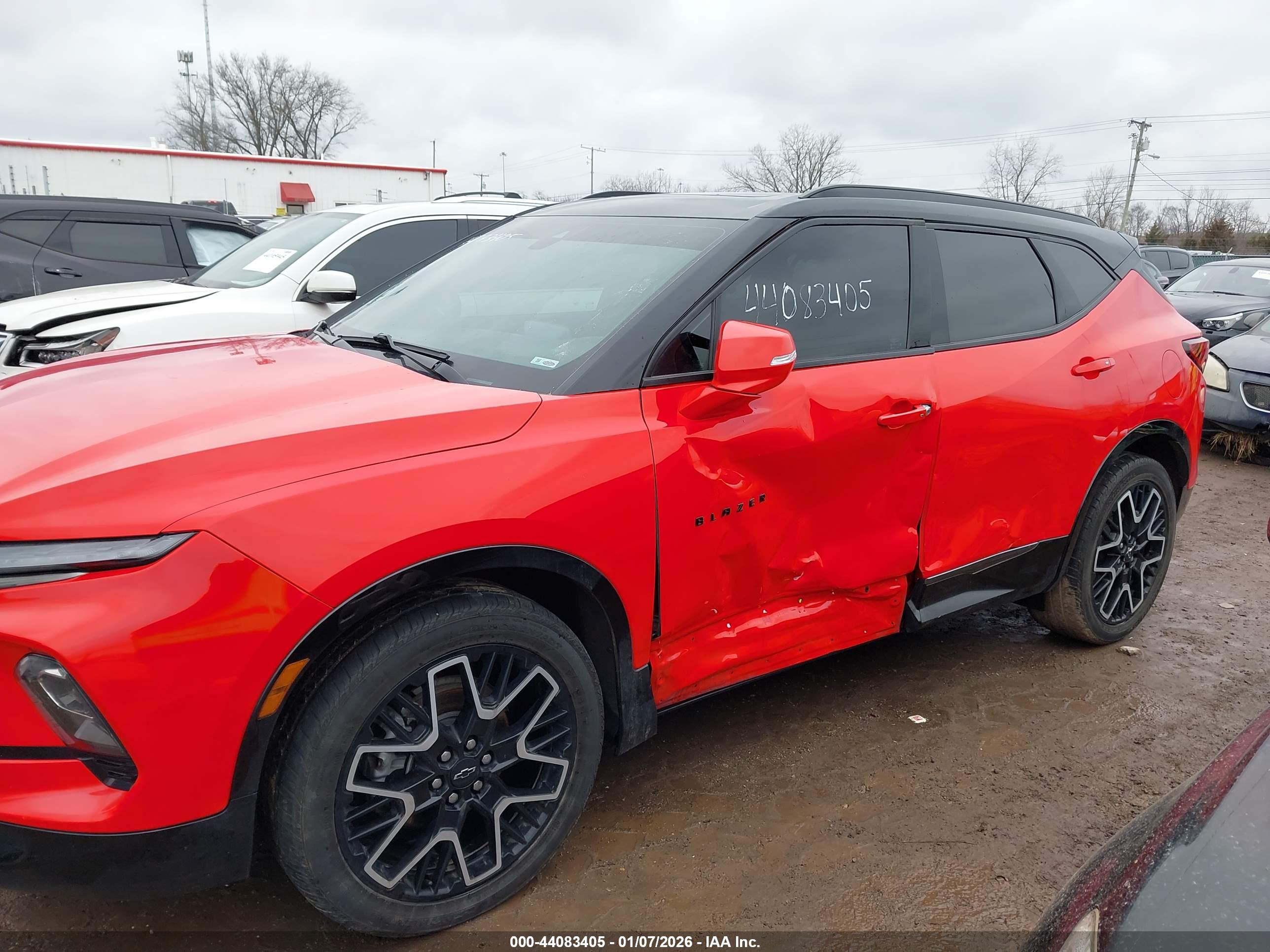 CHEVROLET BLAZER image 6