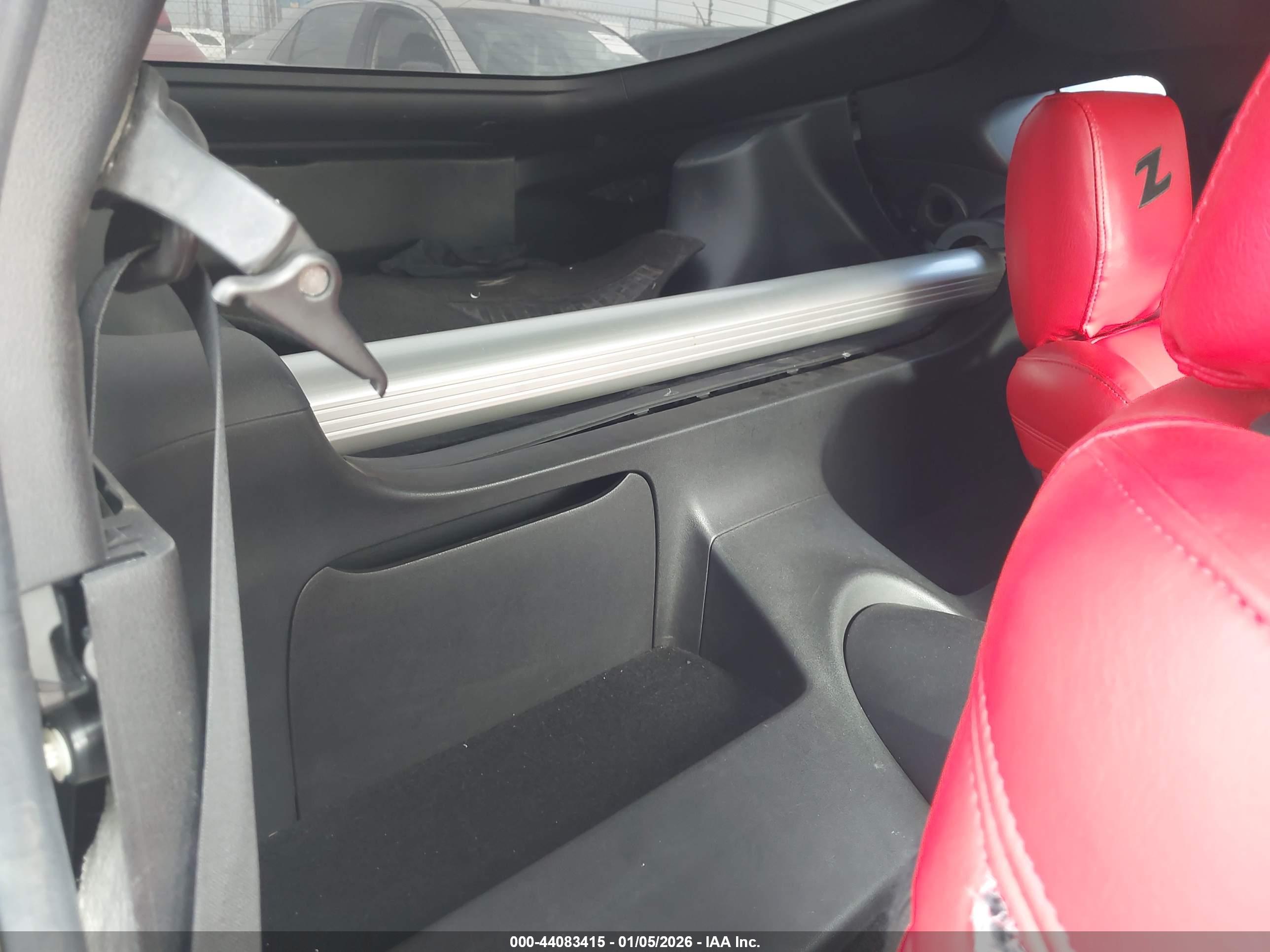 NISSAN 370Z image 8