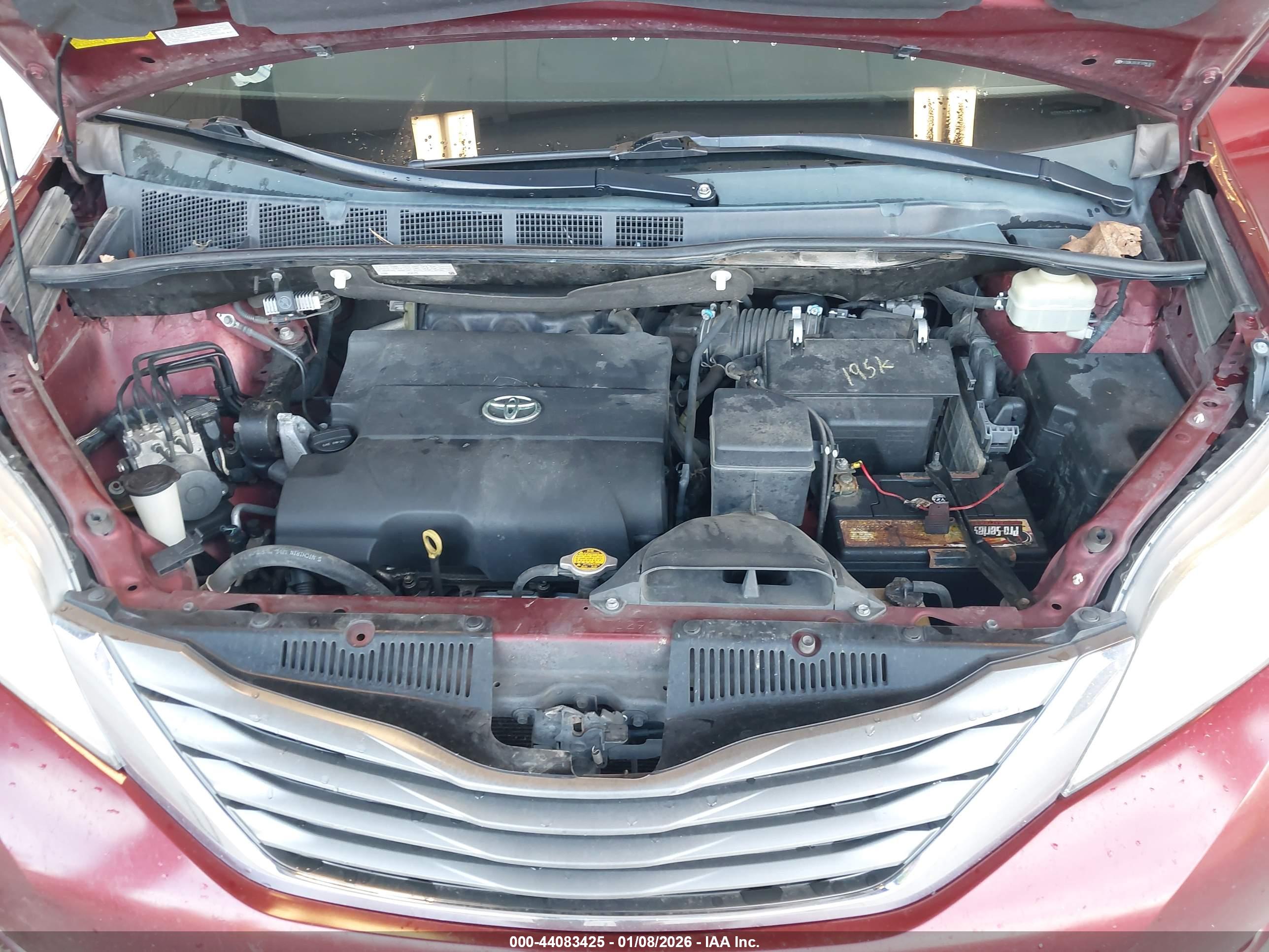 TOYOTA SIENNA image 10