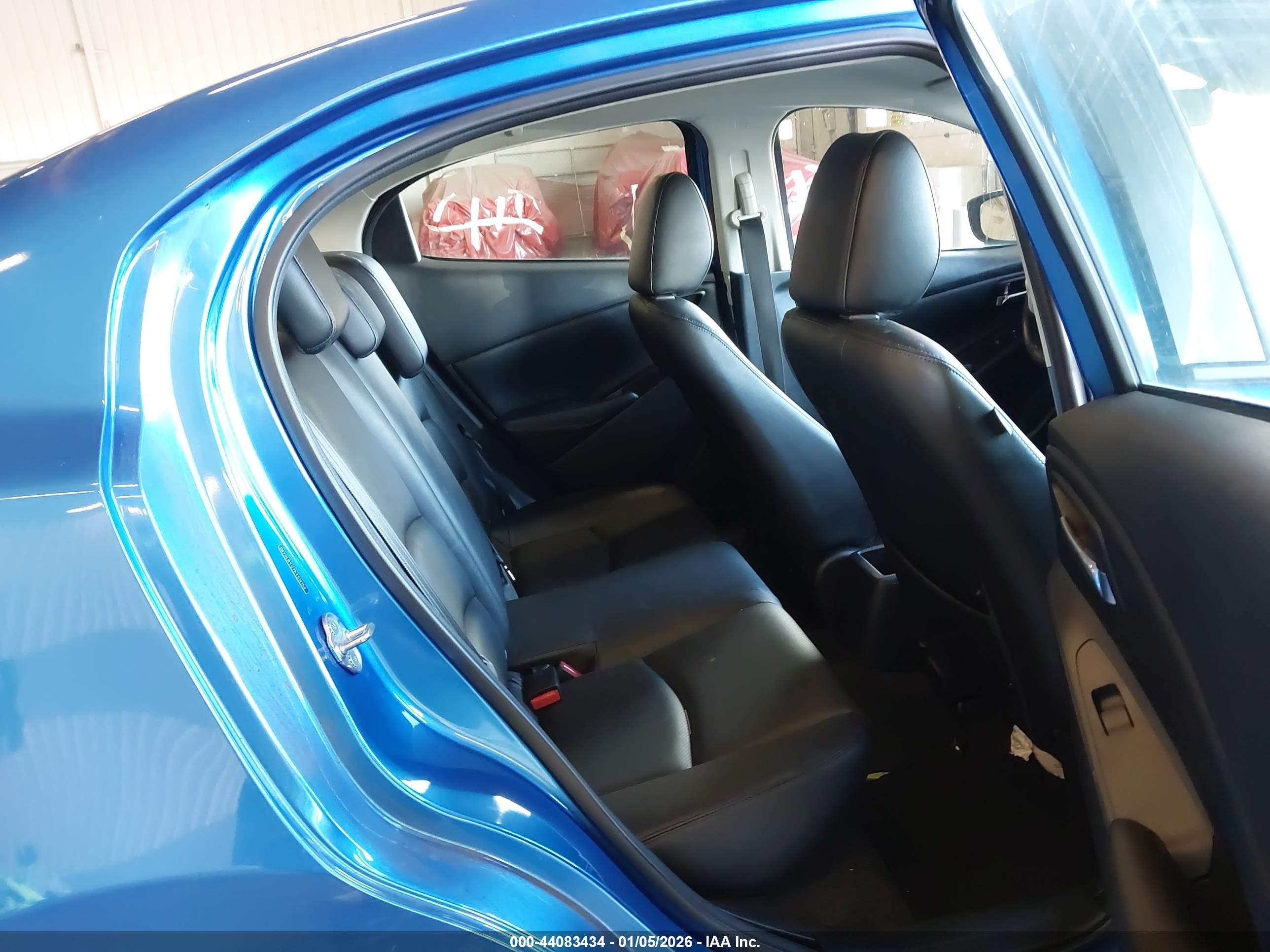 TOYOTA YARIS image 8