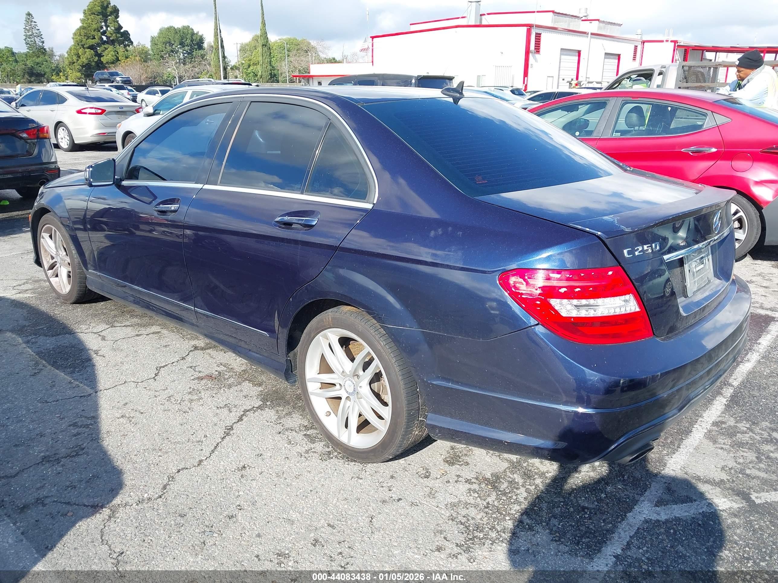 MERCEDES-BENZ C-CLASS image 3