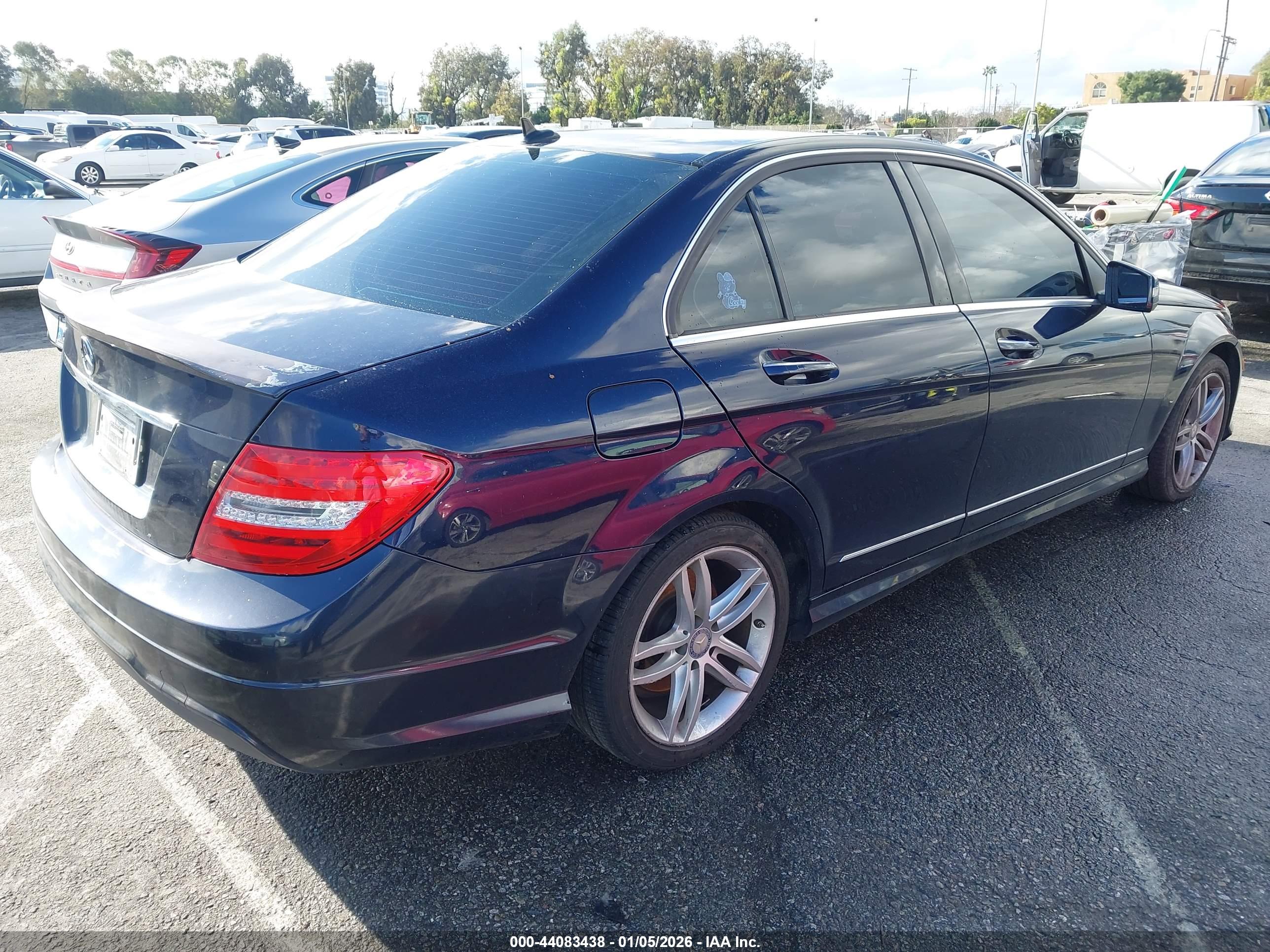 MERCEDES-BENZ C-CLASS image 4