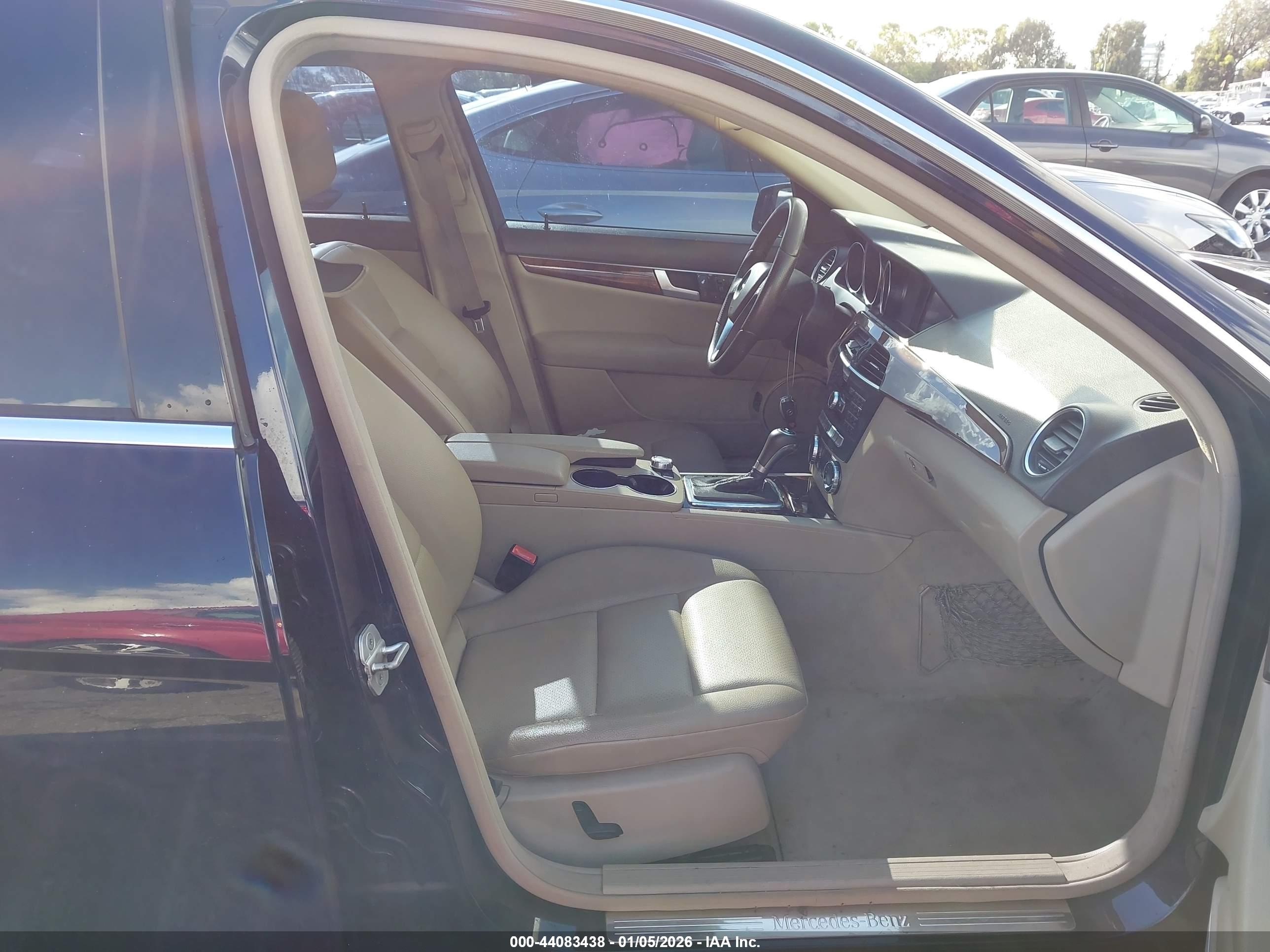 MERCEDES-BENZ C-CLASS image 5