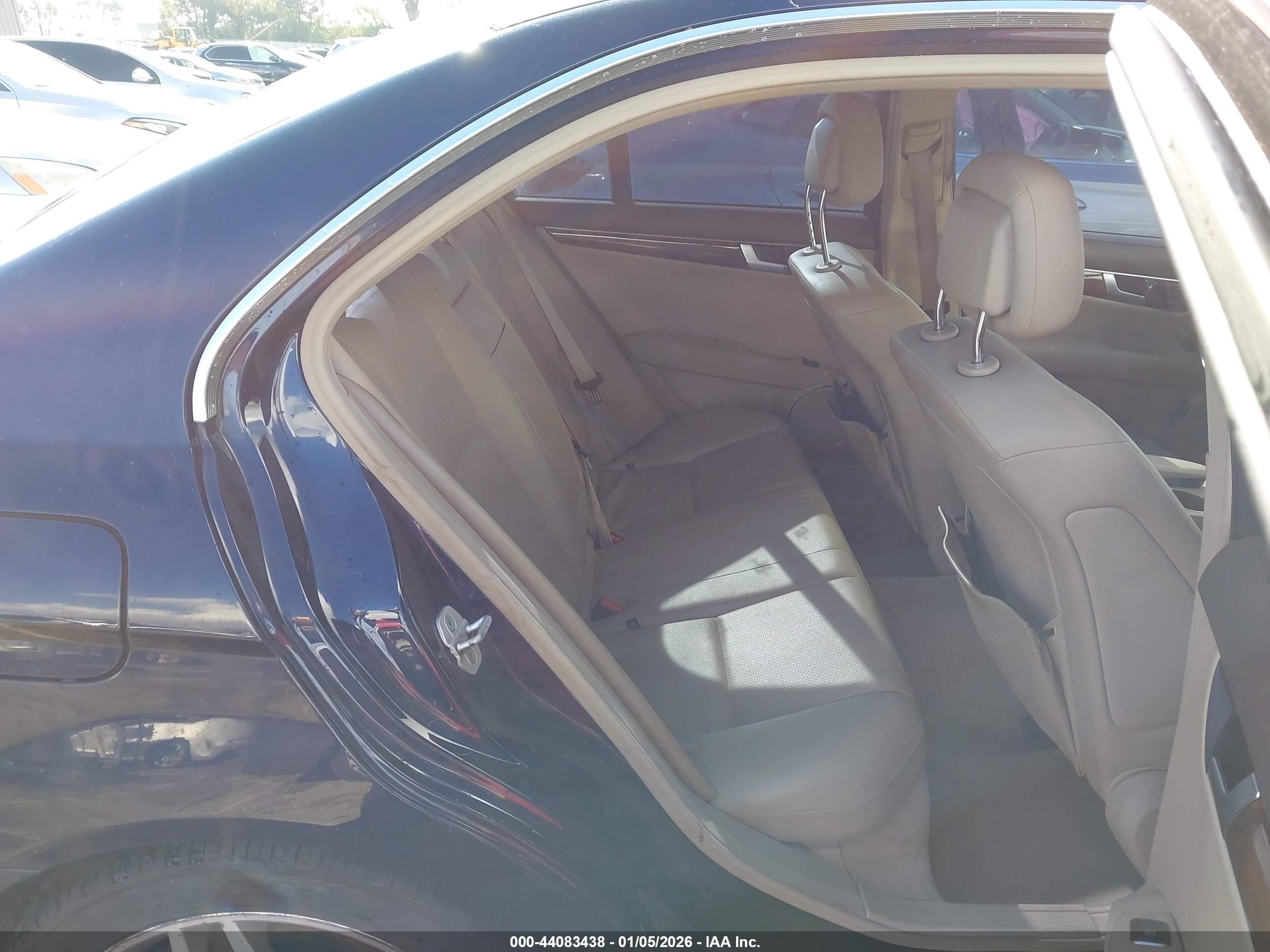 MERCEDES-BENZ C-CLASS image 8
