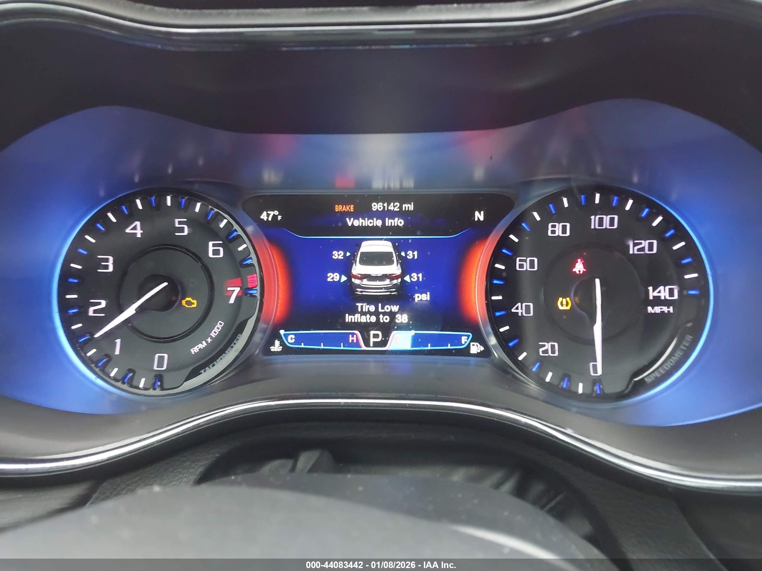 CHRYSLER 200 image 7
