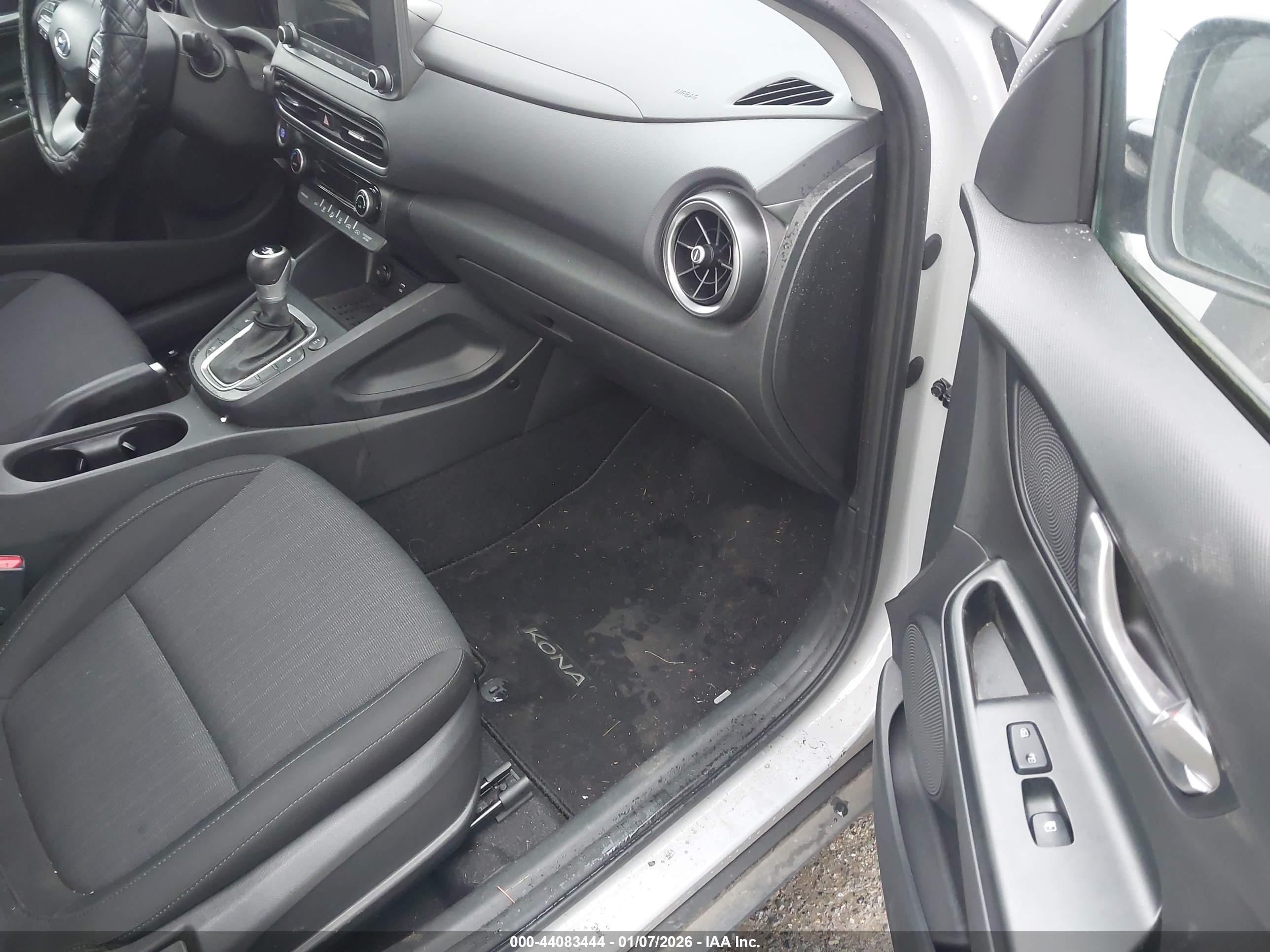HYUNDAI KONA image 5