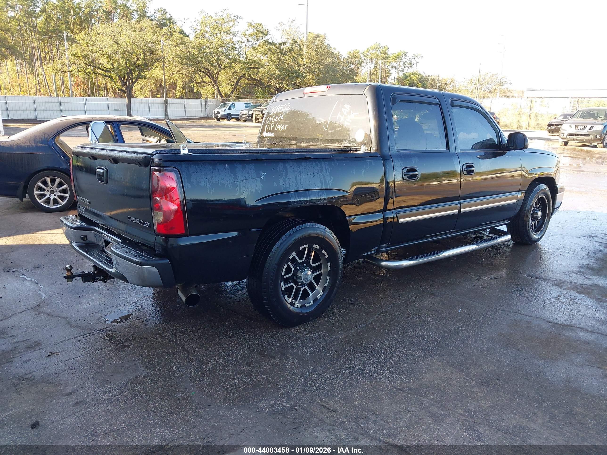 CHEVROLET SILVERADO image 4
