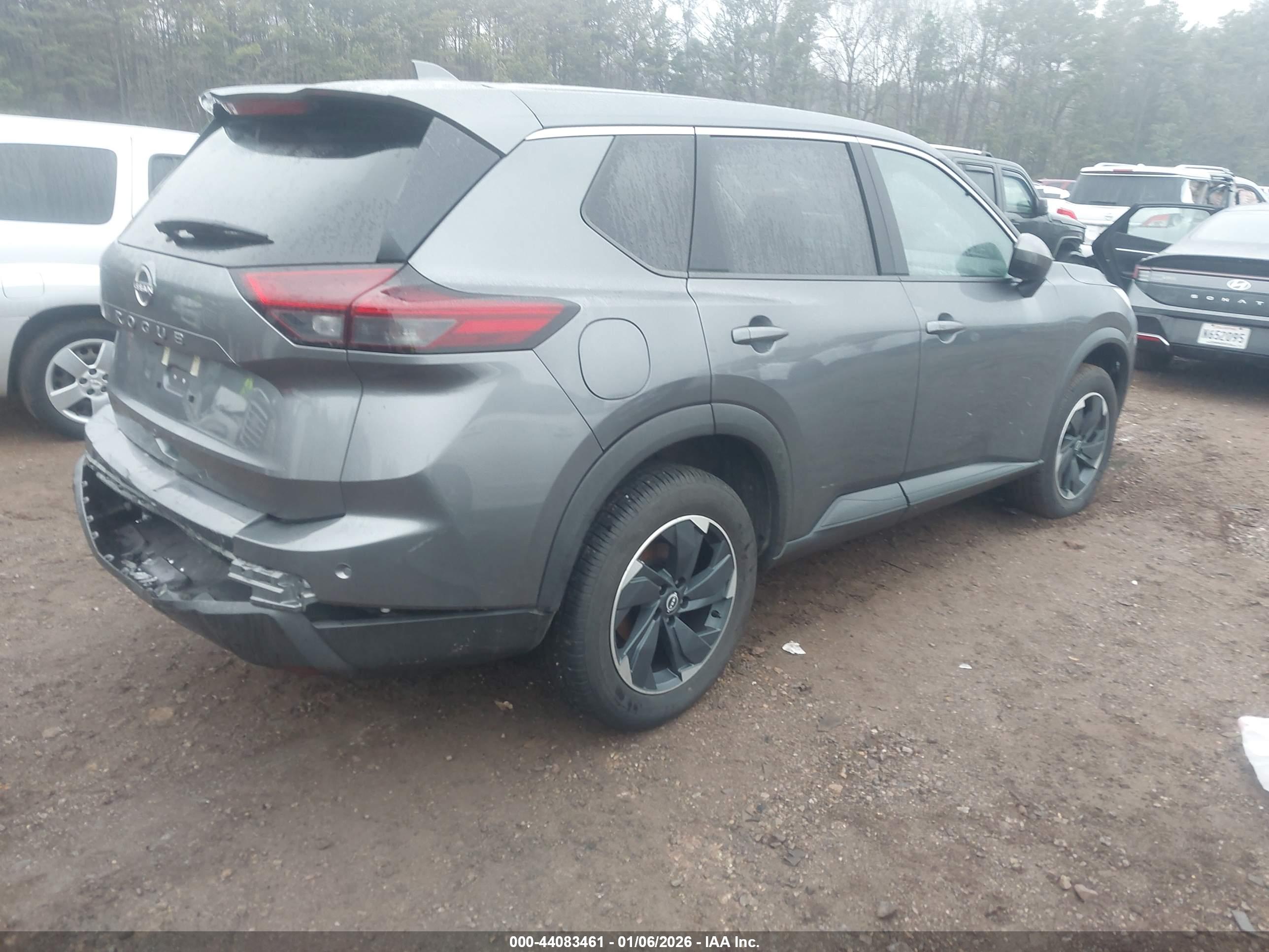 NISSAN ROGUE image 4