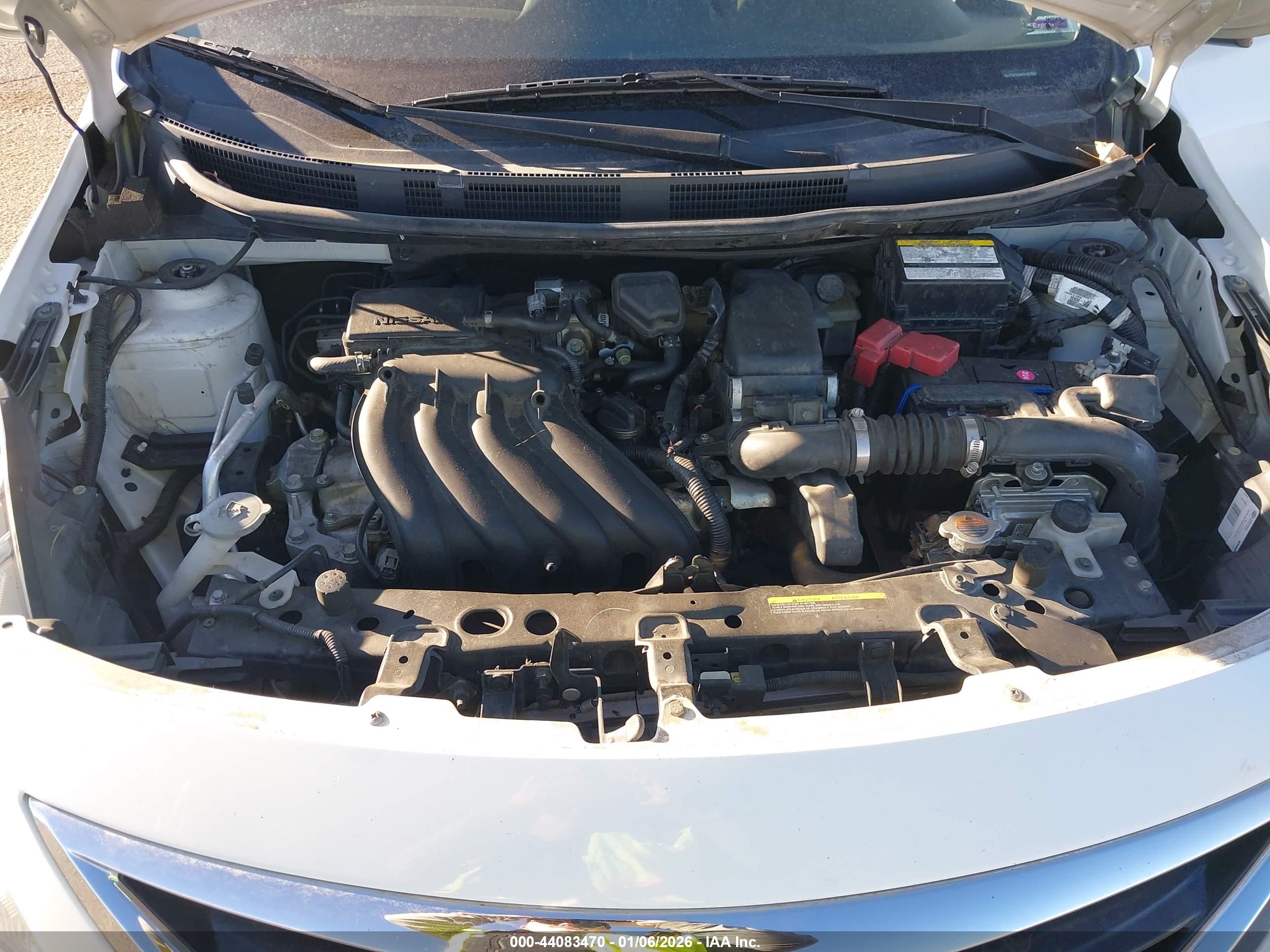 NISSAN VERSA image 10