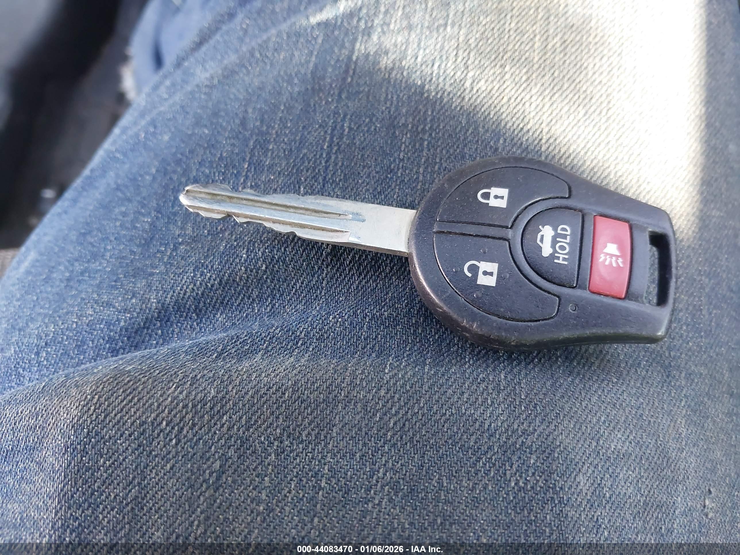 NISSAN VERSA image 11